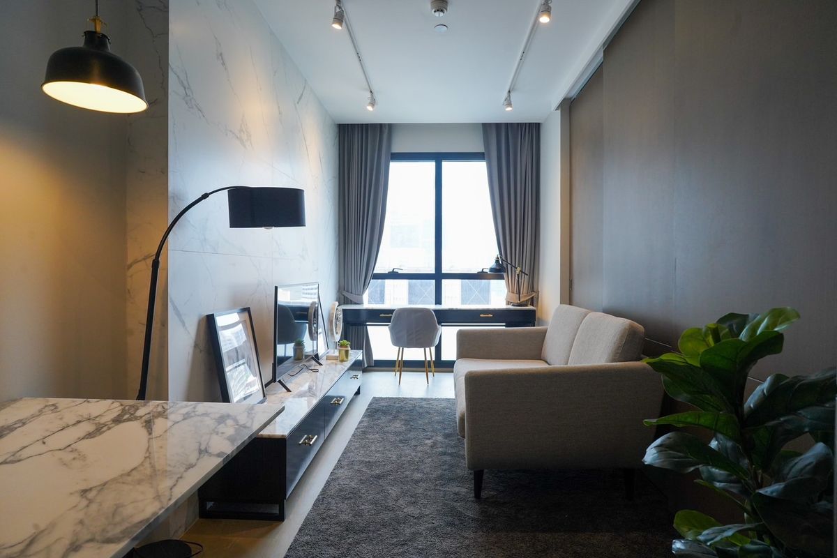 ให้เช่าคอนโดสยาม จุฬา สามย่าน : ห้องแต่งสวย ลดพิเศษ! Ashton Chula–Silom 1 ห้องนอน 30.5 ตร.ม. ใกล้ MRT สามย่าน เช่าเพียง 27,000 บาท/เดือน ติดต่อ 0968623850