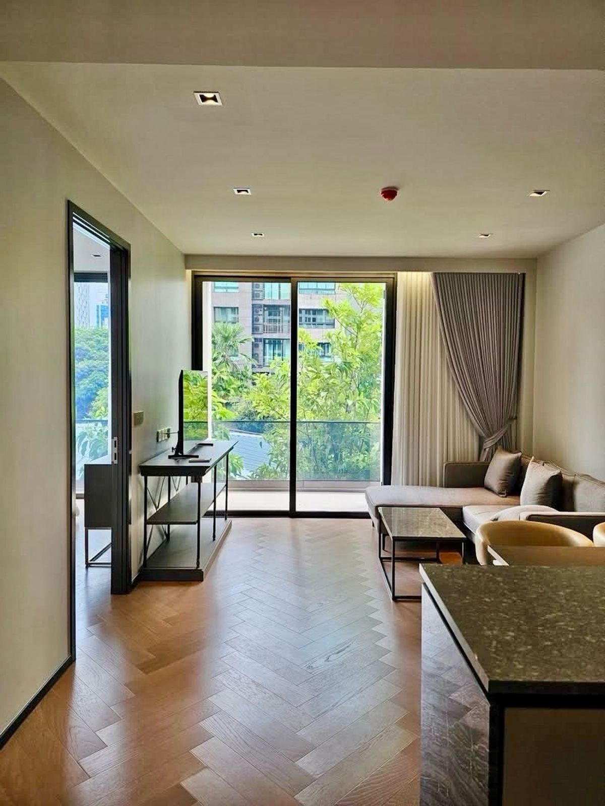 For RentCondoSukhumvit, Asoke, Thonglor : 📢👇 Living and relaxing in the place feeling like in the resort, quiet and peaceful place in Ekamai