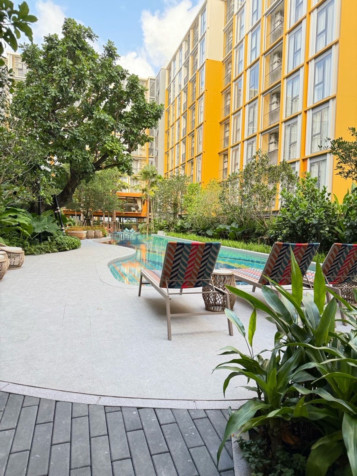 For RentCondoPhuket : Rent The Base Rise Phuket, near Central, good location, Phuket