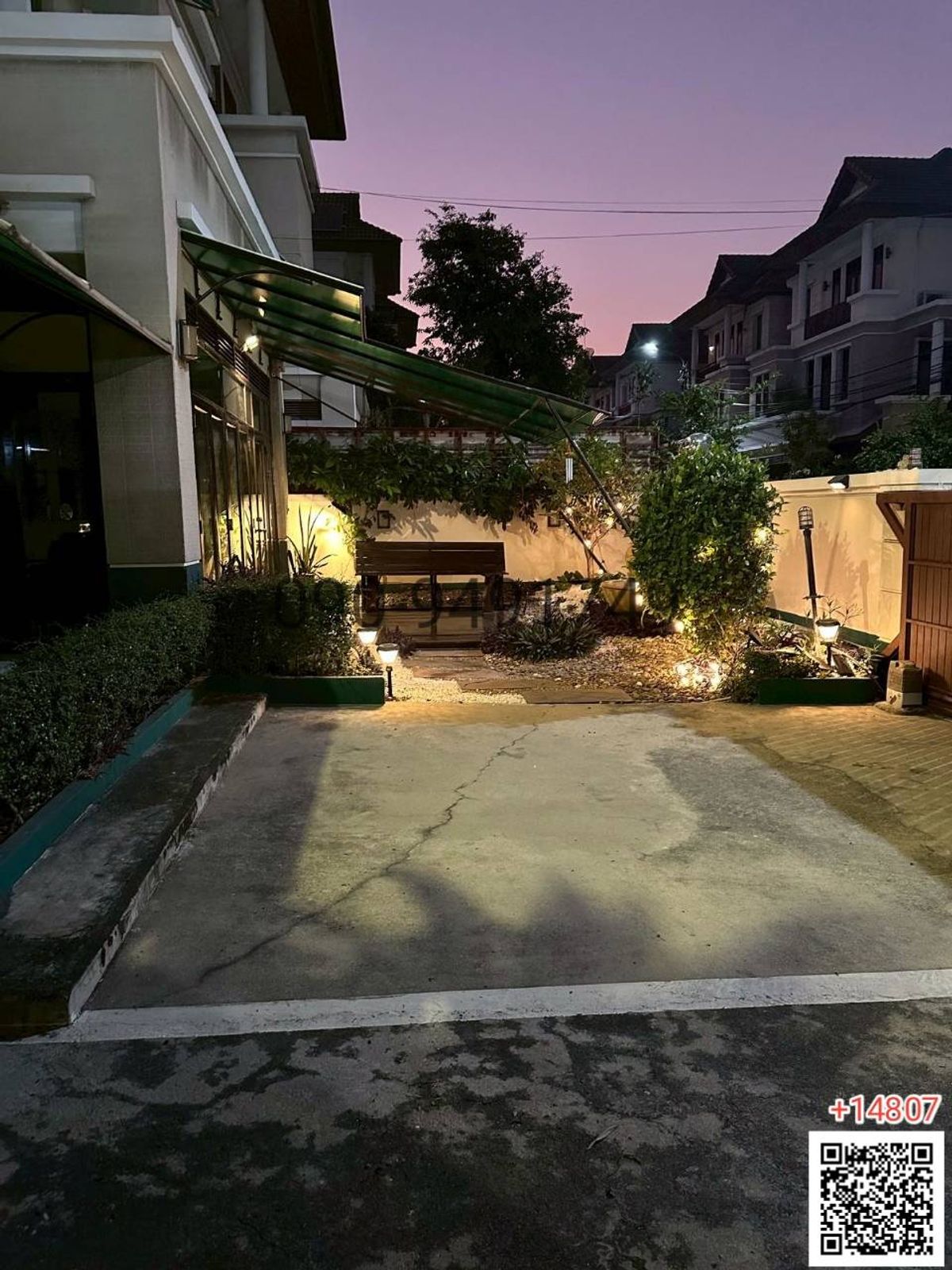 For RentHouseRatchadapisek, Huaikwang, Suttisan : Rent a 3 -story detached house, Areeya Casa Ratchada Village, ready to move in.