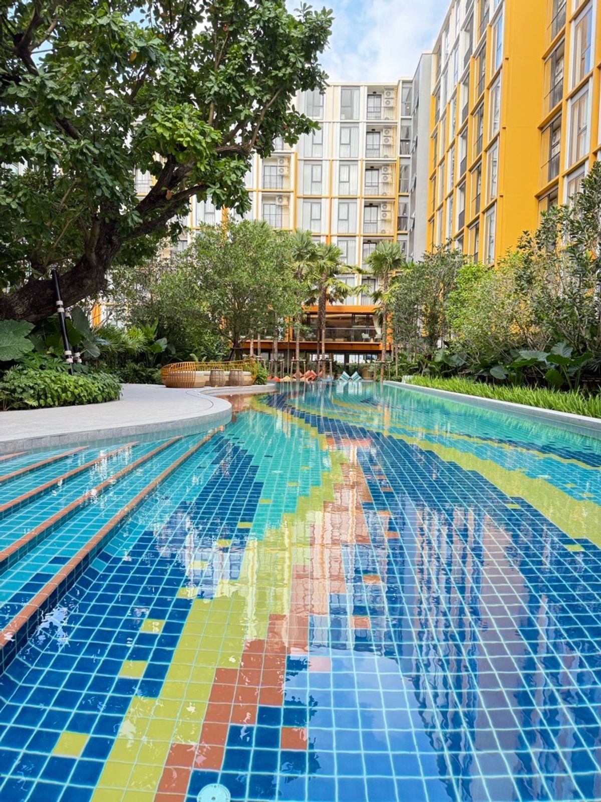 For RentCondoPhuket : Rent The Base Rise Phuket, near Central, good location, Phuket