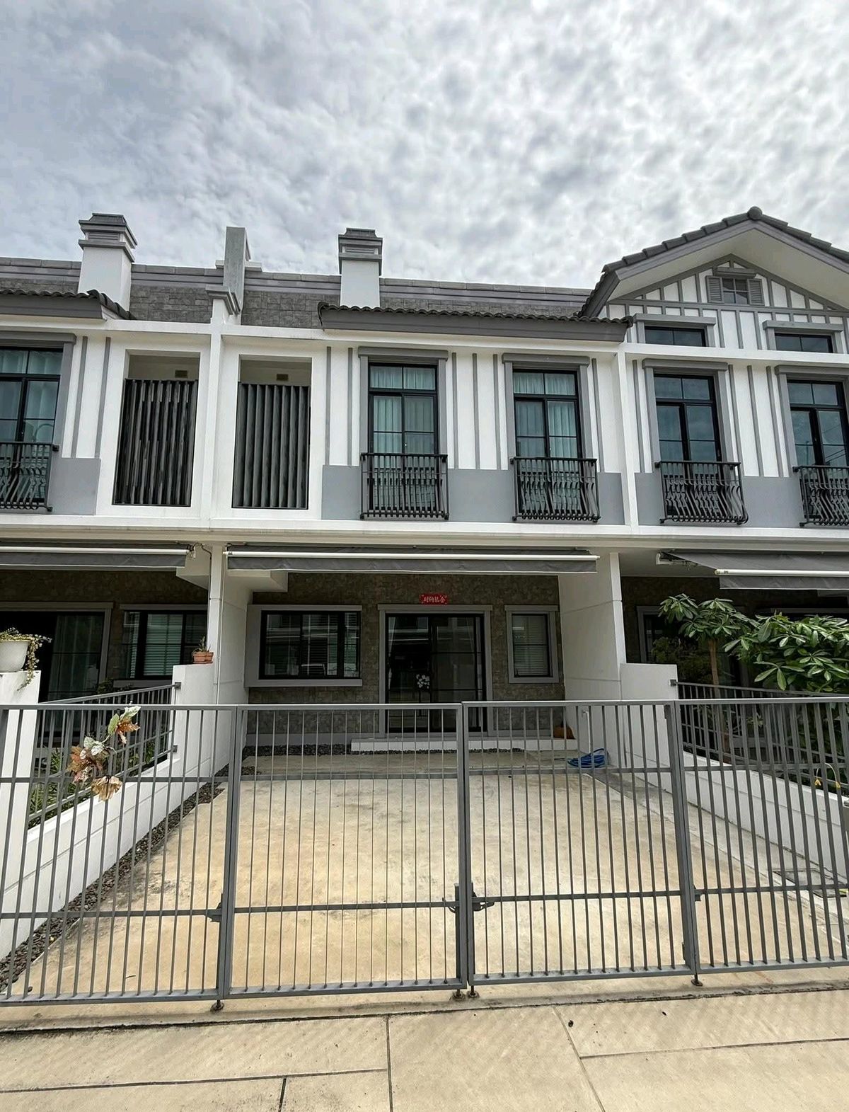ให้เช่าทาวน์โฮมบางนา แบริ่ง ลาซาล : 💥ให้เช่า 40,000 บาท Townhome Indy 5 bangna Km7 ใกล้ Mega Bangna