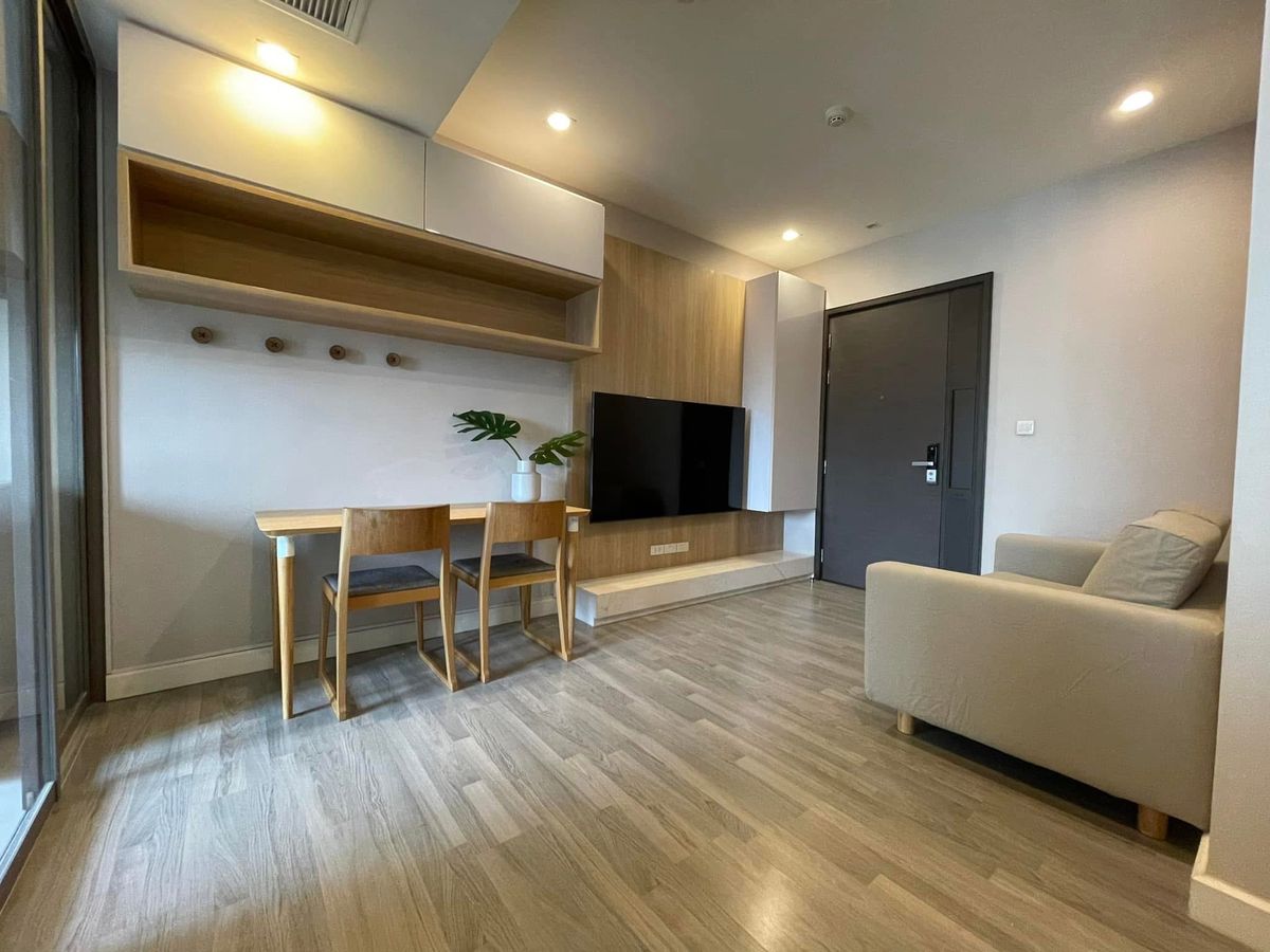 ให้เช่าคอนโดสยาม จุฬา สามย่าน : ราคาดีที่สุด! The Room Rama 4 1 ห้องนอน 45 ตร.ม. ใกล้ MRT หัวลำโพง เช่าเพียง 28,000 บาท/เดือน ติดต่อ 0968623850 