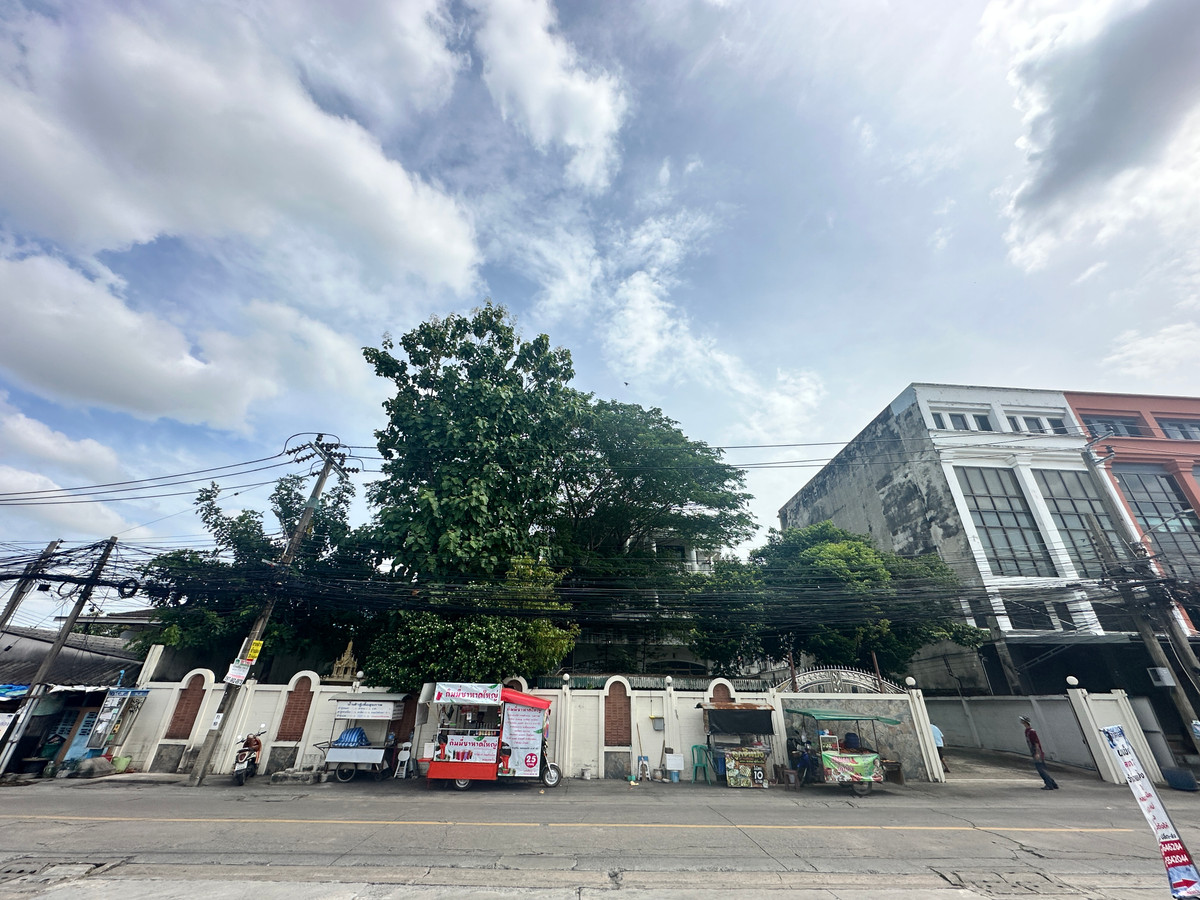 ขายที่ดินพัฒนาการ ศรีนครินทร์ : SB070025 ขายที่ดิน พร้อมอาคารและโกดัง 1ไร่ 2 งาน ย่านศรีนครินทร์ อ่อนนุช ใกล้ MRT Yellow Line สถานีกลันตัน