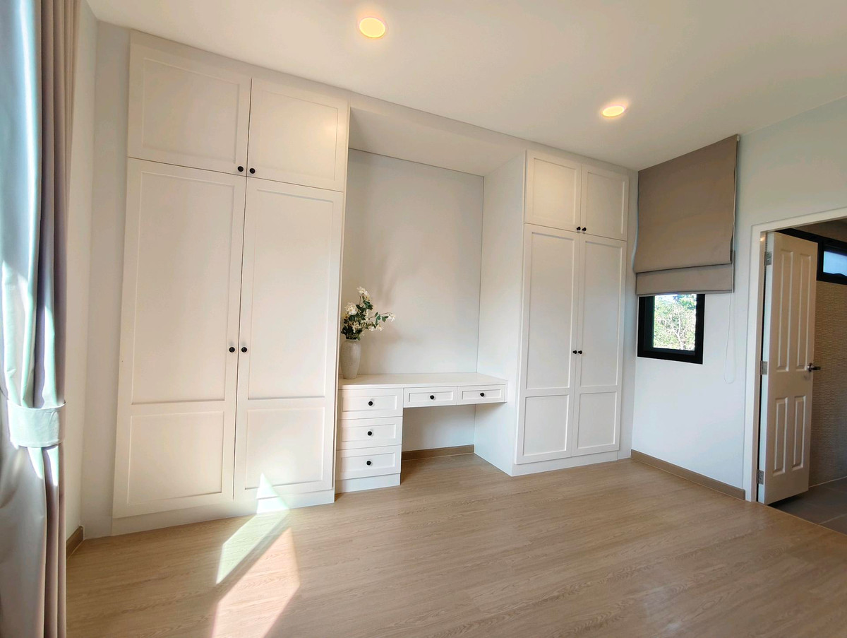 ขายบ้านปิ่นเกล้า จรัญสนิทวงศ์ : 🏡ขายบ้านแฝดทรงกล่อง สวยคลาสิค มือหนึ่ง ราชพฤกษ์–สวนผัก 🚆 ใกล้รถไฟฟ้าสายสีแดง (ตลิ่งชัน) แค่ 400 ม. ใกล้ทางด่วนศรีรัช ไม่ต้องเสียค่าส่วนกลาง  