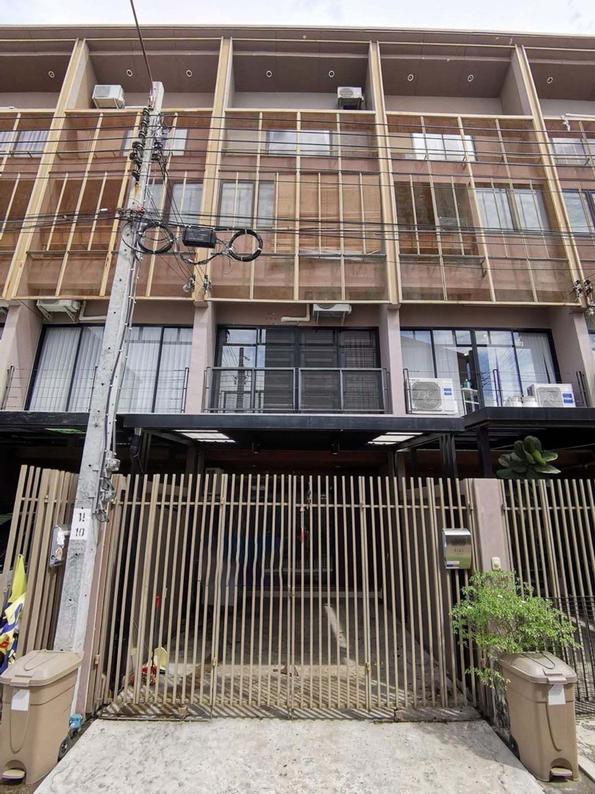 For RentTownhomeChaengwatana, Muangthong : 3-story townhome, beautifully decorated for rent in Pak Kret-Nonthaburi Near the International School Bangkok (ISB) only 800 meters