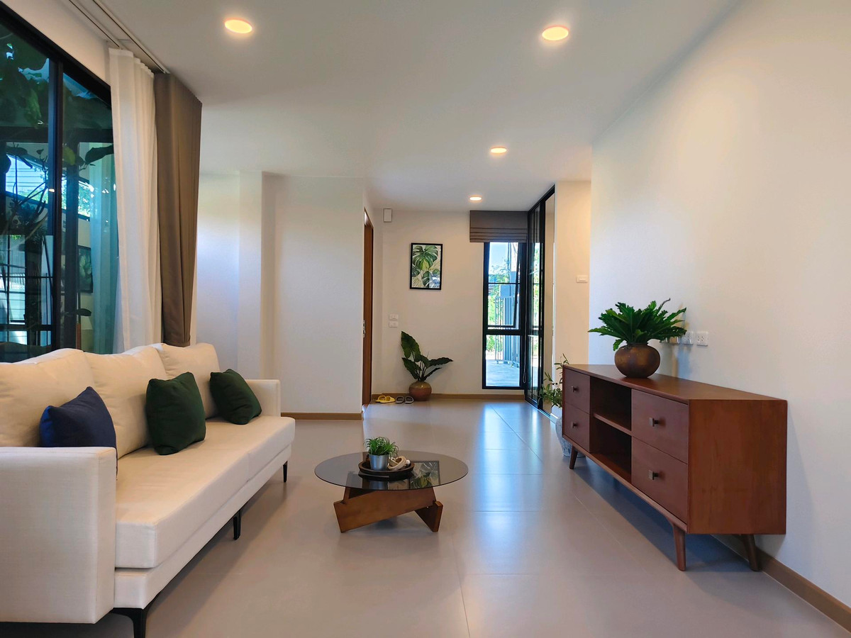 ขายบ้านปิ่นเกล้า จรัญสนิทวงศ์ : 🏡ขายบ้านแฝดทรงกล่อง สวยคลาสิค มือหนึ่ง ราชพฤกษ์–สวนผัก 🚆 ใกล้รถไฟฟ้าสายสีแดง (ตลิ่งชัน) แค่ 400 ม. ใกล้ทางด่วนศรีรัช ไม่ต้องเสียค่าส่วนกลาง  