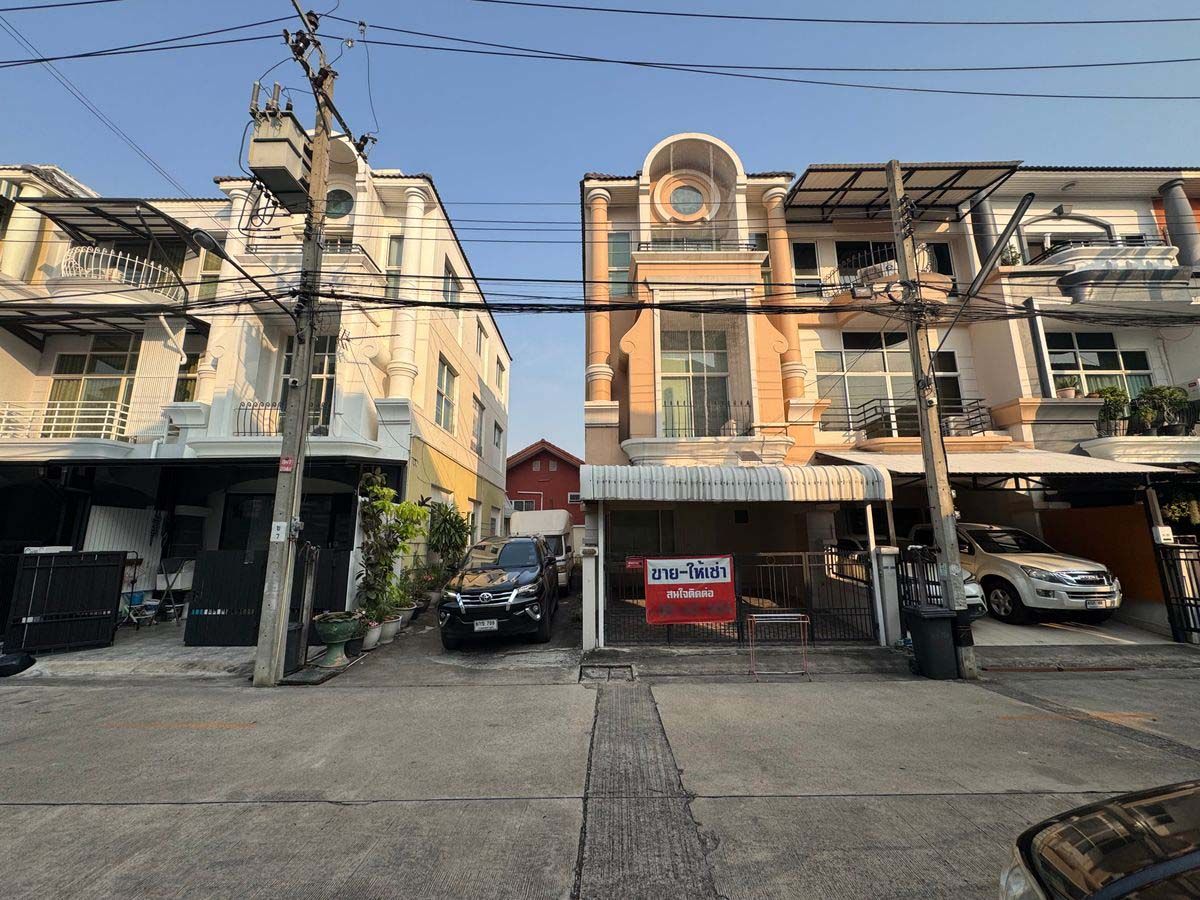 For RentTownhomeKaset Nawamin,Ladplakao : 3-story renovated townhome, beautiful decoration for rent in Prasert Manuki-Ram Inthra, near Nawamin City Avenue, only 1.9 km.