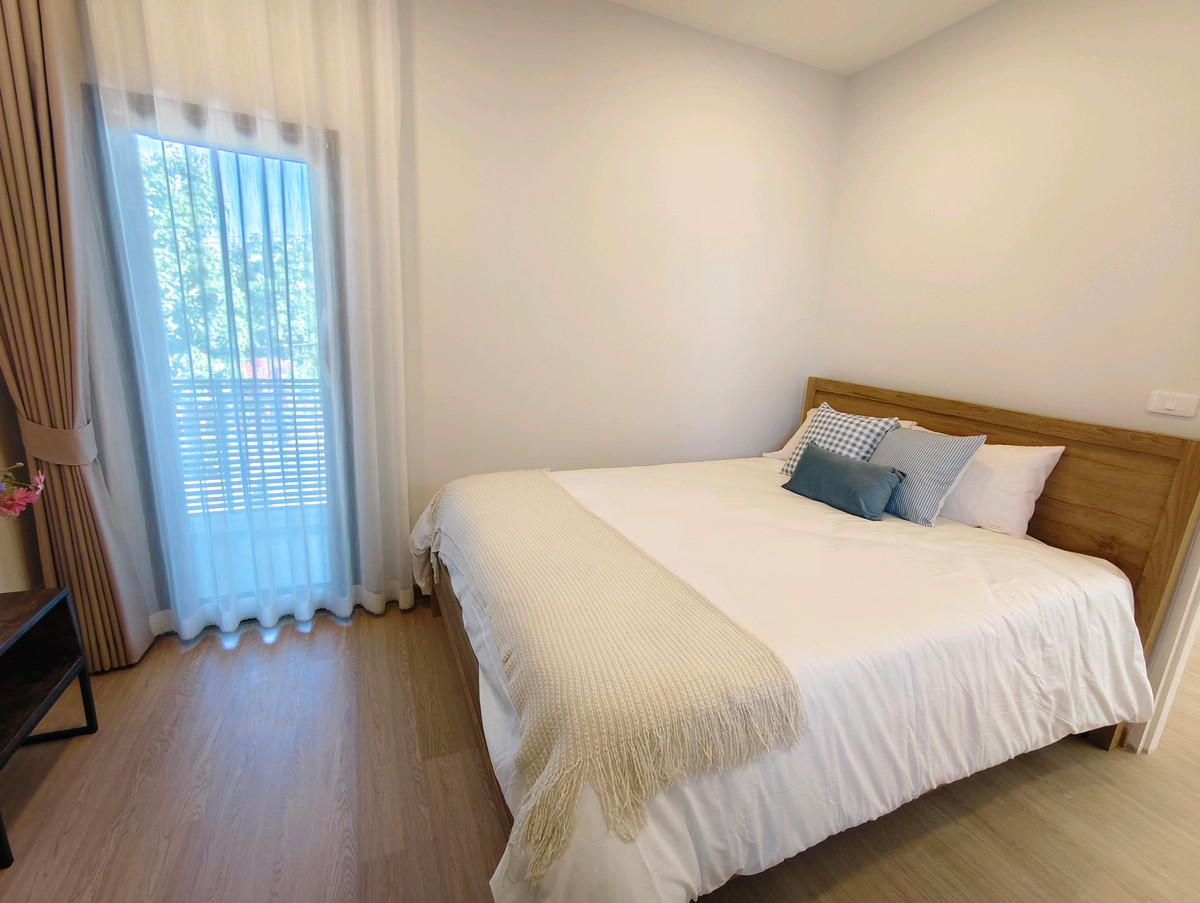 ขายบ้านปิ่นเกล้า จรัญสนิทวงศ์ : 🏡ขายบ้านแฝดทรงกล่อง สวยคลาสิค มือหนึ่ง ราชพฤกษ์–สวนผัก 🚆 ใกล้รถไฟฟ้าสายสีแดง (ตลิ่งชัน) แค่ 400 ม. ใกล้ทางด่วนศรีรัช ไม่ต้องเสียค่าส่วนกลาง  