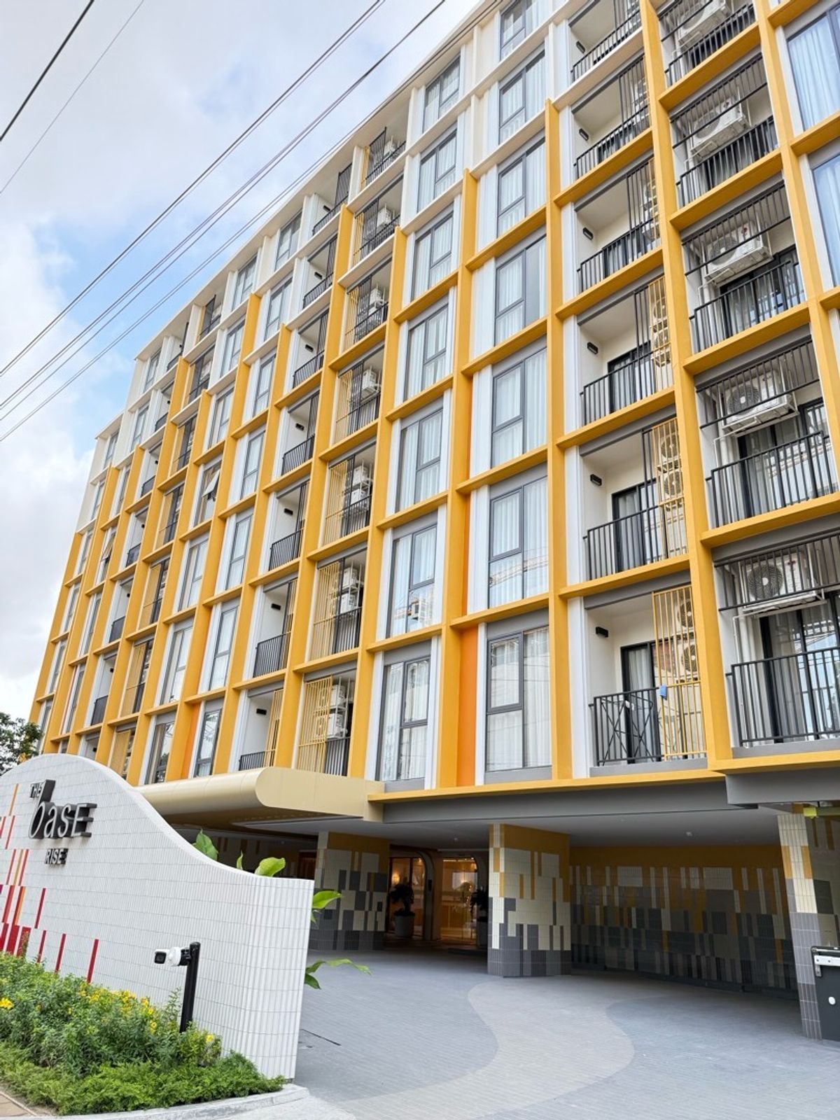 For RentCondoPhuket : Rent The Base Rise Phuket, near Central, good location, Phuket