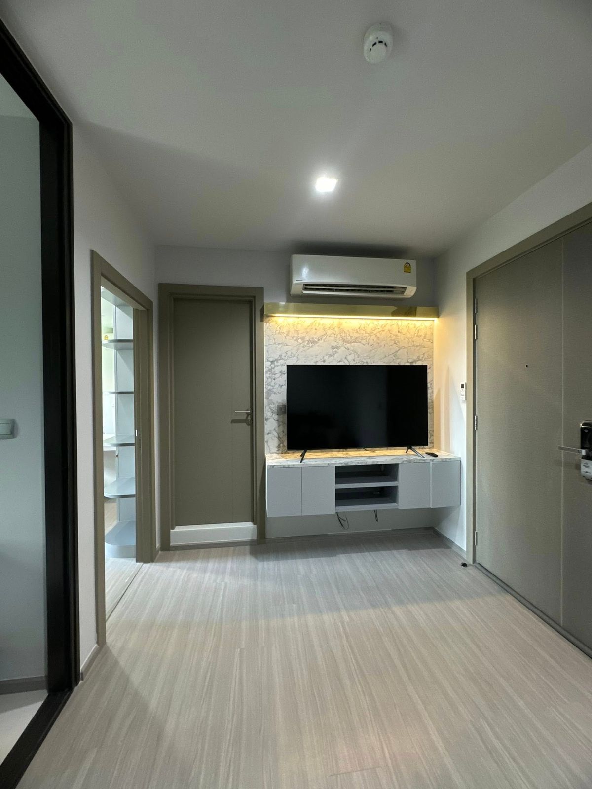 ให้เช่าคอนโดพระราม 9 เพชรบุรีตัดใหม่ RCA : เช่า RR376 Life Asoke-Rama9 ห้องสวย เฟอร์นิเจอร์ครบครัน ใกล้รถไฟฟ้า MRT พระราม9