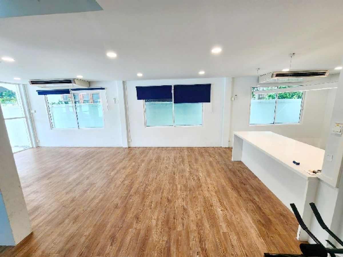 For RentHouseChaengwatana, Muangthong : 5A/C BTS Kasetsart University 2km. For rent 2-storey house 50 sq.w.200 sq.m. Good location