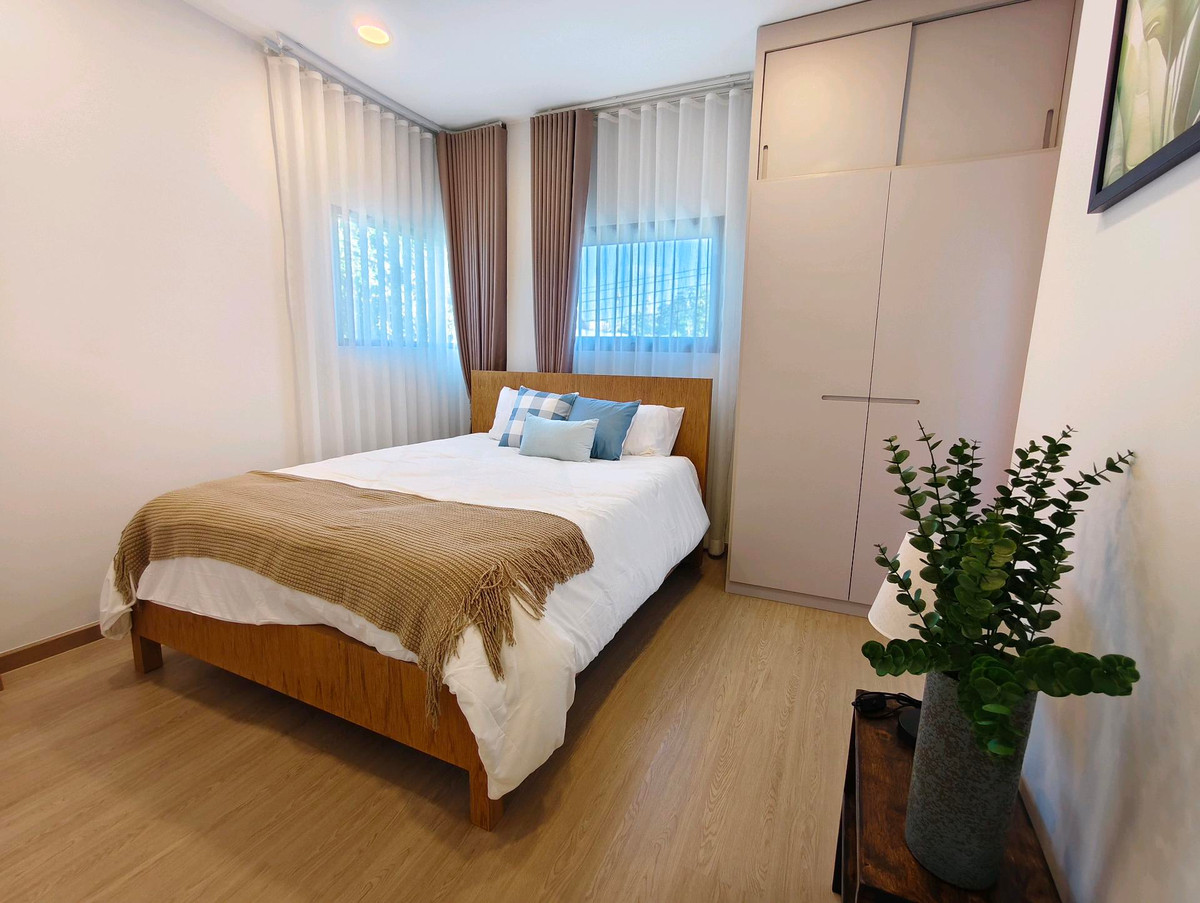 ขายบ้านปิ่นเกล้า จรัญสนิทวงศ์ : 🏡ขายบ้านแฝดทรงกล่อง สวยคลาสิค มือหนึ่ง ราชพฤกษ์–สวนผัก 🚆 ใกล้รถไฟฟ้าสายสีแดง (ตลิ่งชัน) แค่ 400 ม. ใกล้ทางด่วนศรีรัช ไม่ต้องเสียค่าส่วนกลาง  