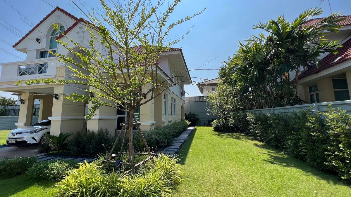 HouseLadkrabang, Suwannaphum Airport : Rent a detached house, Barmath Village Soi Chalaya Phrakiat Rama 9, Soi 62, Living room, Double Volume, fully furnished