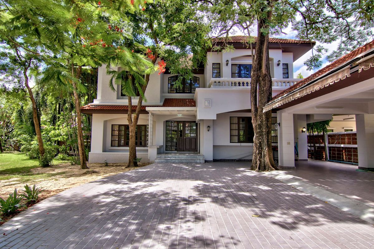 ให้เช่าบ้านสมุทรปราการ สำโรง : ให้เช่า บ้าน ลดาวัลย์ ศรีนครินทร์ บ้านเดี่ยว 2 ชั้น แบบ 5 ห้องนอน ขนาดที่ดิน 1 ไร่ ใกล้ MRT ศรีแบริ่ง ศรีลาซาล ศรีด่าน บางนา ลาซาล แบริ่ง : MJ25R-017