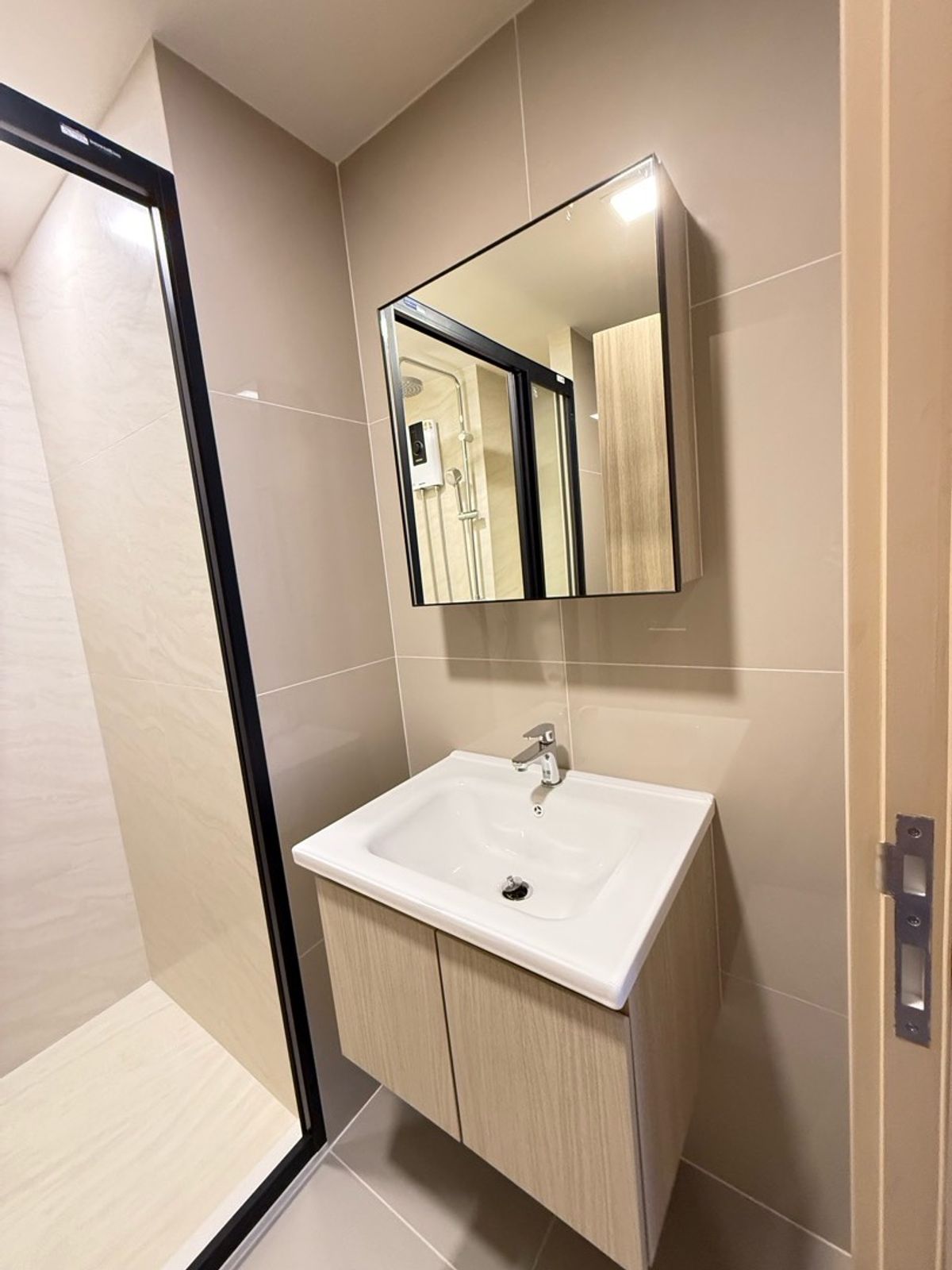 For RentCondoPhuket : Rent The Base Rise Phuket, near Central, good location, Phuket