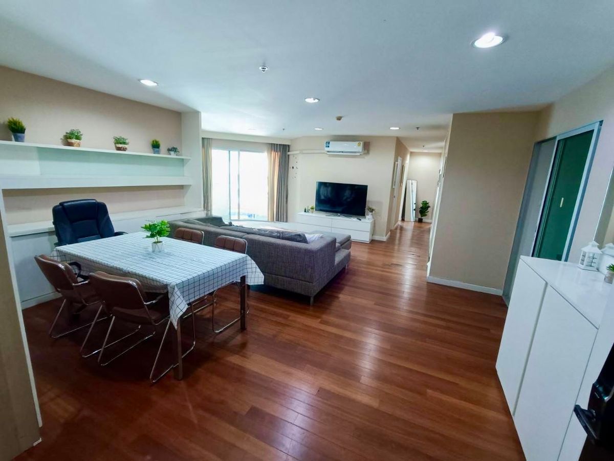 For RentCondoRama9, Petchburi, RCA : Rent a 3 -bedroom beautiful view room, 101 square meters. Condo Belle Grand Rama 9, near Rama 9 MRT