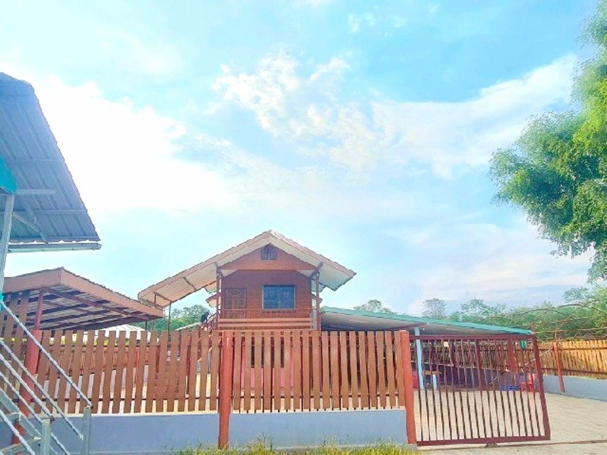 For RentHousePak Chong KhaoYai : Thongsomboon Club 2.49km. PakChong Night Market 5.9km. For rent 2-storey vineyard house 150sq.w.