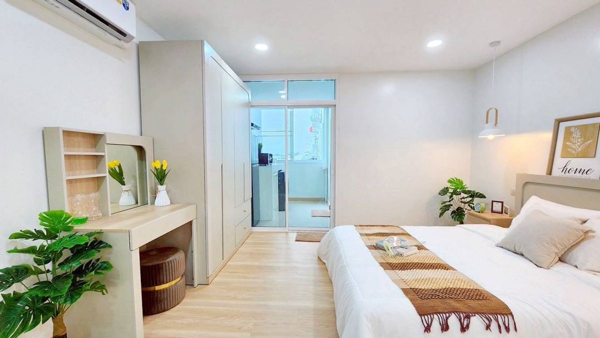 For SaleCondoChiang Mai : ✨ SR Complex Condo for Sale – Renovated Unit with Pool View 💸 Only THB 1.39 million!