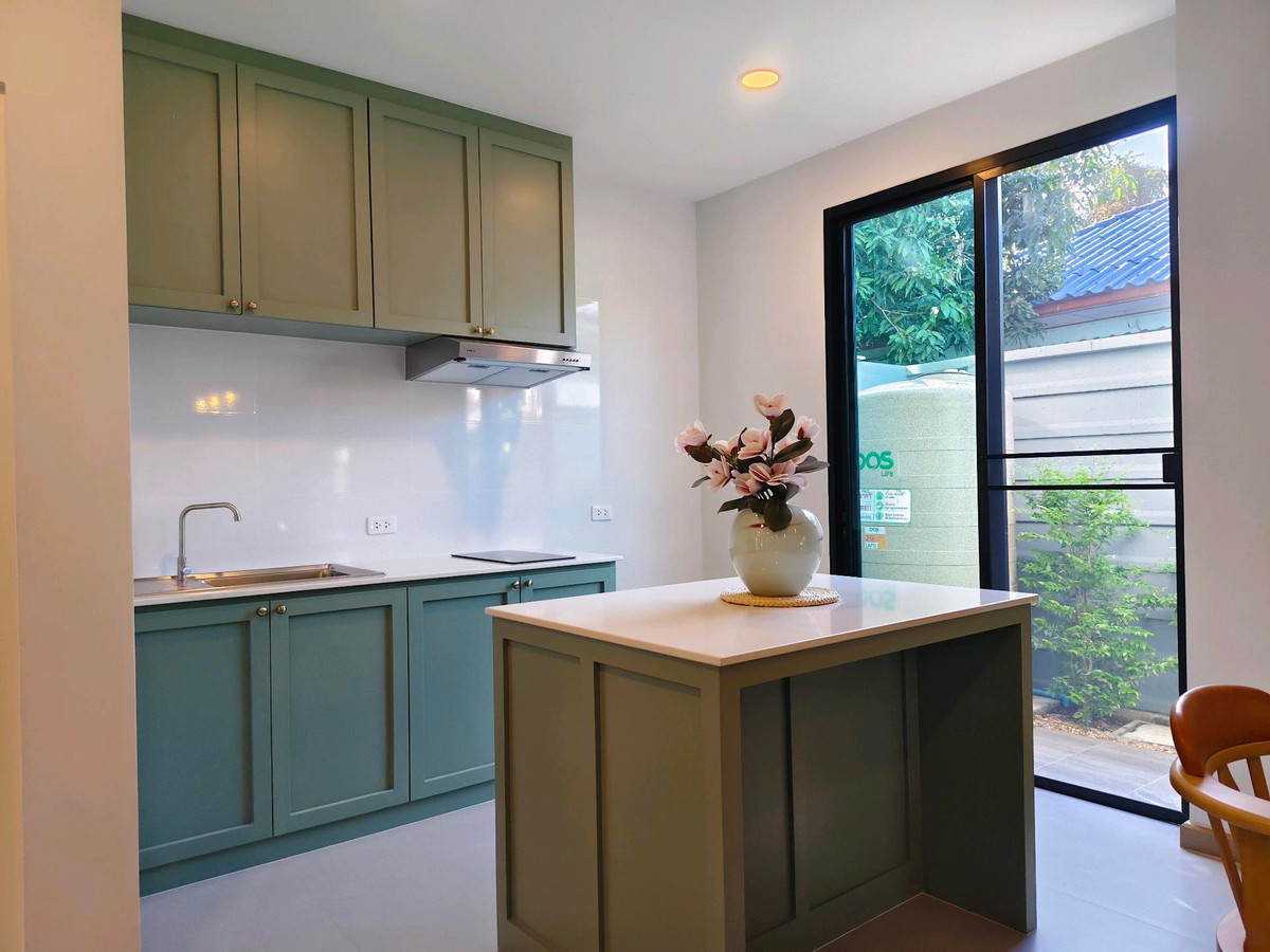 ขายบ้านปิ่นเกล้า จรัญสนิทวงศ์ : 🏡ขายบ้านแฝดทรงกล่อง สวยคลาสิค มือหนึ่ง ราชพฤกษ์–สวนผัก 🚆 ใกล้รถไฟฟ้าสายสีแดง (ตลิ่งชัน) แค่ 400 ม. ใกล้ทางด่วนศรีรัช ไม่ต้องเสียค่าส่วนกลาง  