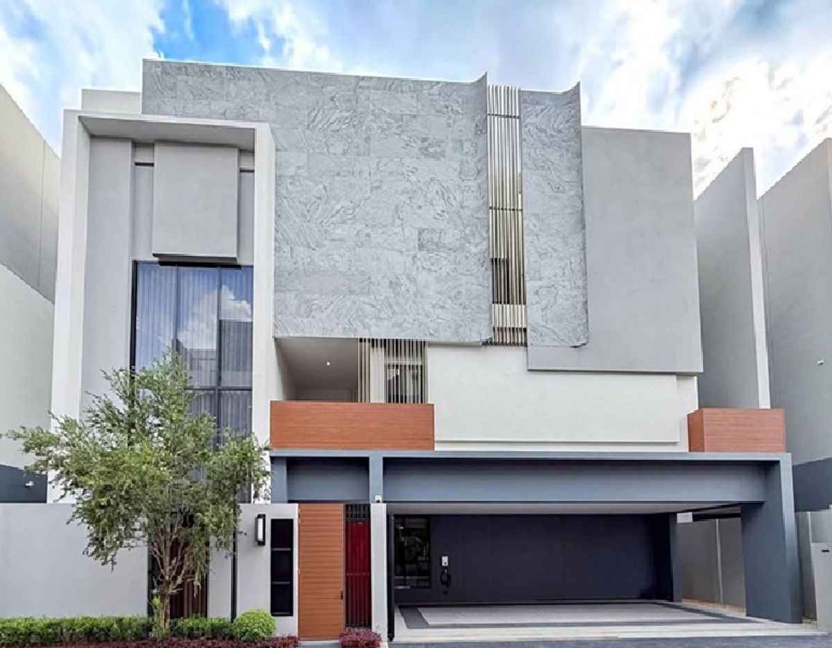 ให้เช่าบ้านรามคำแหง หัวหมาก : For Rent ให้เช่า บ้านเดี่ยว 3 ชั้น โครงการหรู Bugaan Krungthep Kreetha บูก้าน กรุงเทพกรีฑา / ในบ้านมีลิฟท์โดยสาร / แอร์ทั้งหลัง / Fully Furnished / อยู่อาศัย Chinese Welcome