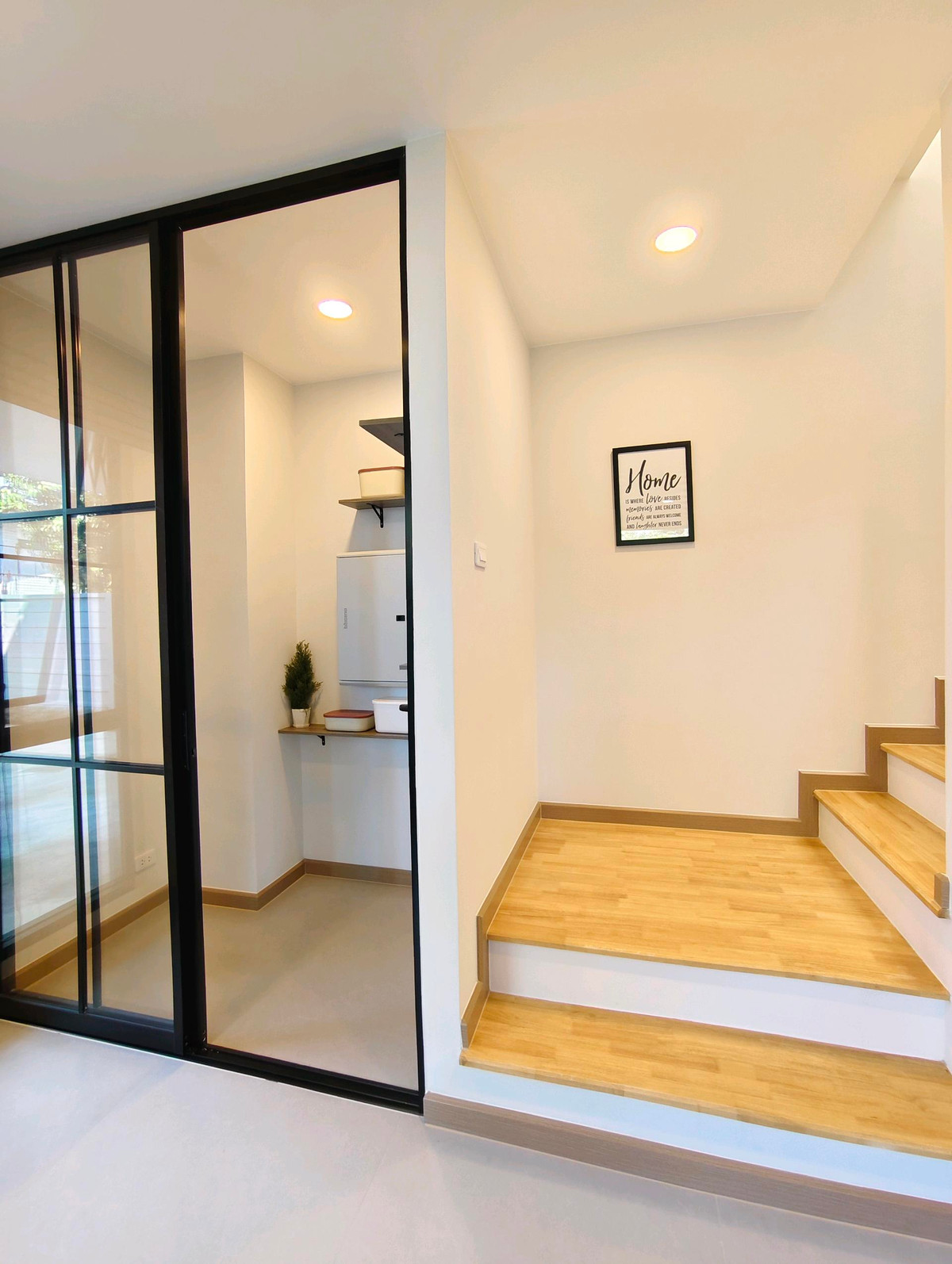 ขายบ้านปิ่นเกล้า จรัญสนิทวงศ์ : 🏡ขายบ้านแฝดทรงกล่อง สวยคลาสิค มือหนึ่ง ราชพฤกษ์–สวนผัก 🚆 ใกล้รถไฟฟ้าสายสีแดง (ตลิ่งชัน) แค่ 400 ม. ใกล้ทางด่วนศรีรัช ไม่ต้องเสียค่าส่วนกลาง  