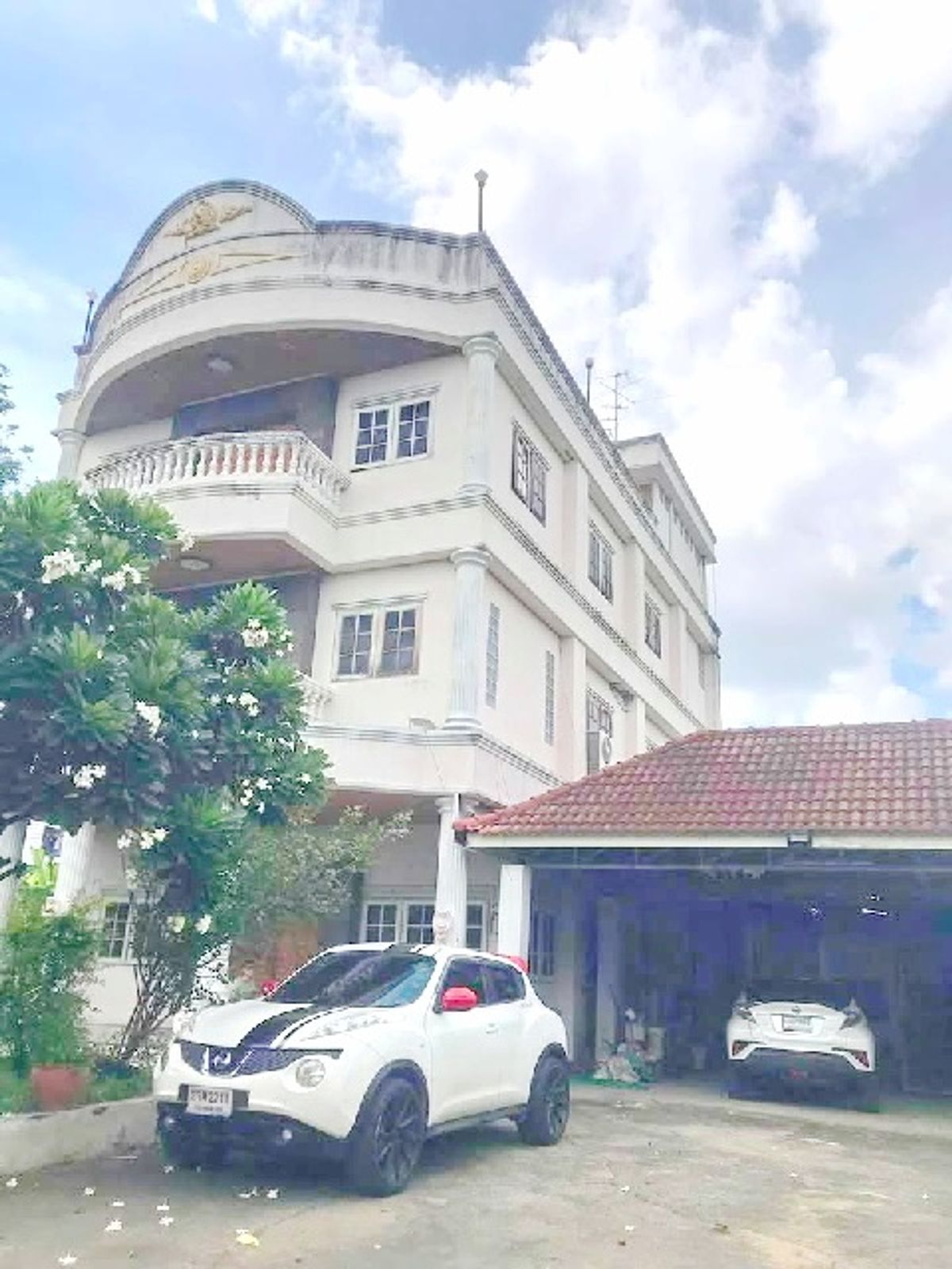 For SaleHouseKaset Nawamin,Ladplakao : The Promenade Fashion 1.6km. for sale For Rent a large house 3.5-storey 4bed 4bath with a lawn in fr