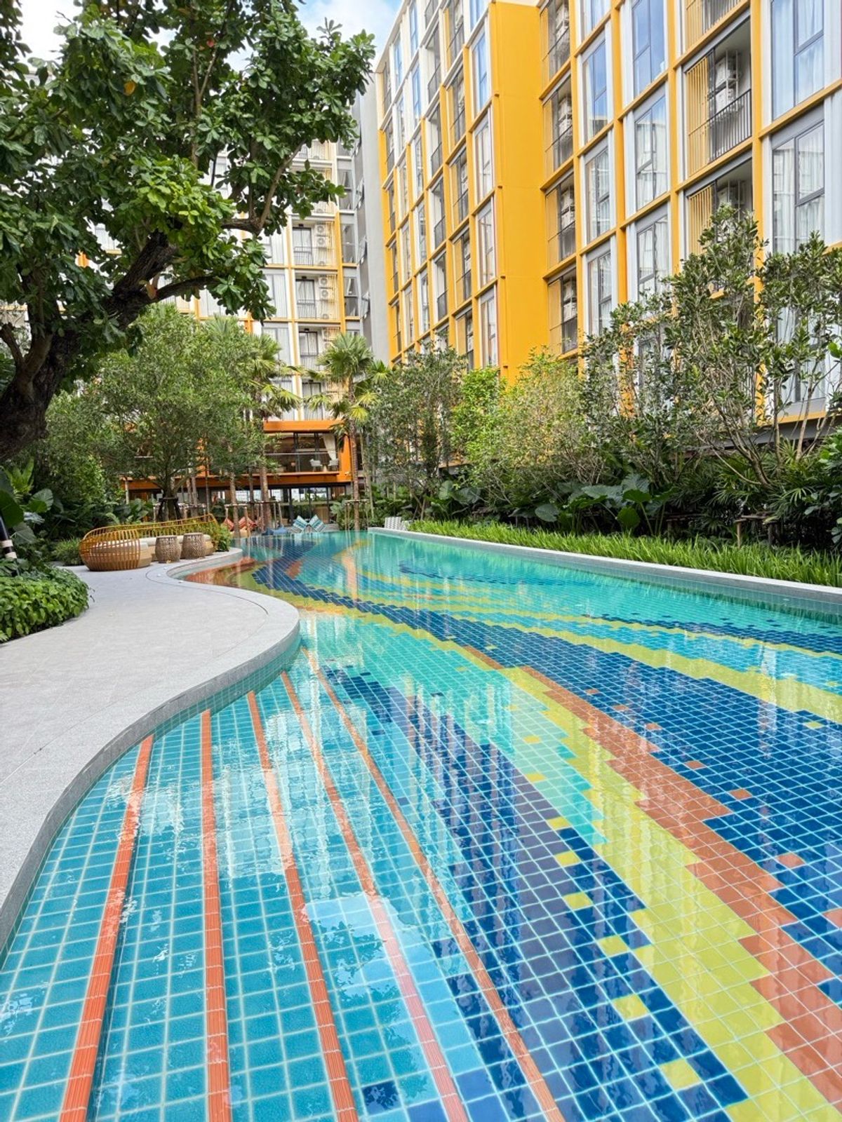 For RentCondoPhuket : Rent The Base Rise Phuket, near Central, good location, Phuket