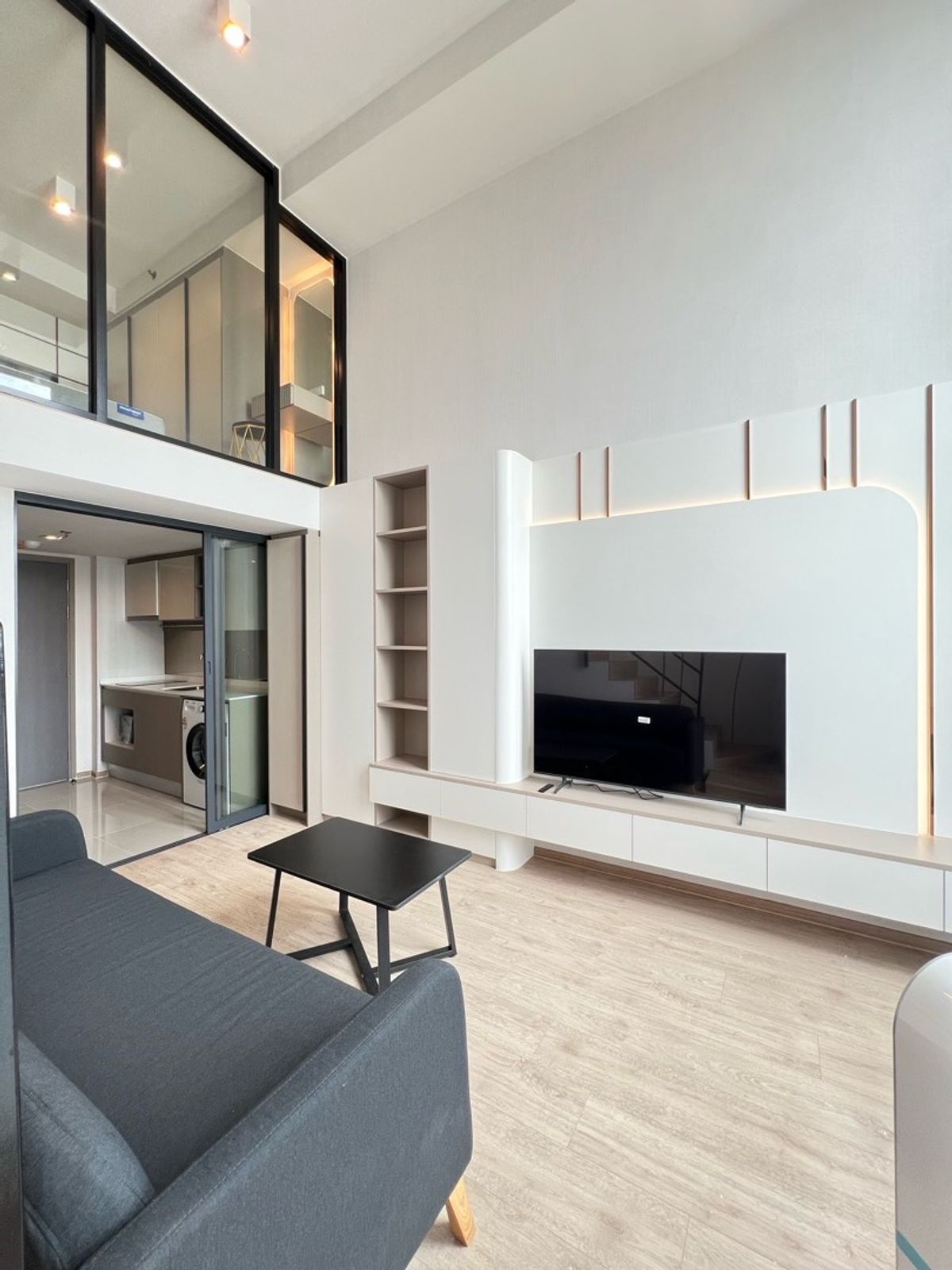 For RentCondoRama9, Petchburi, RCA : 1 bedroom for rent, Hybrid, size 36 sqm. Ceiling 4.5 m. New room, very beautiful, Ideo Rama9 Asoke. Interested in calling 062-339-3663.