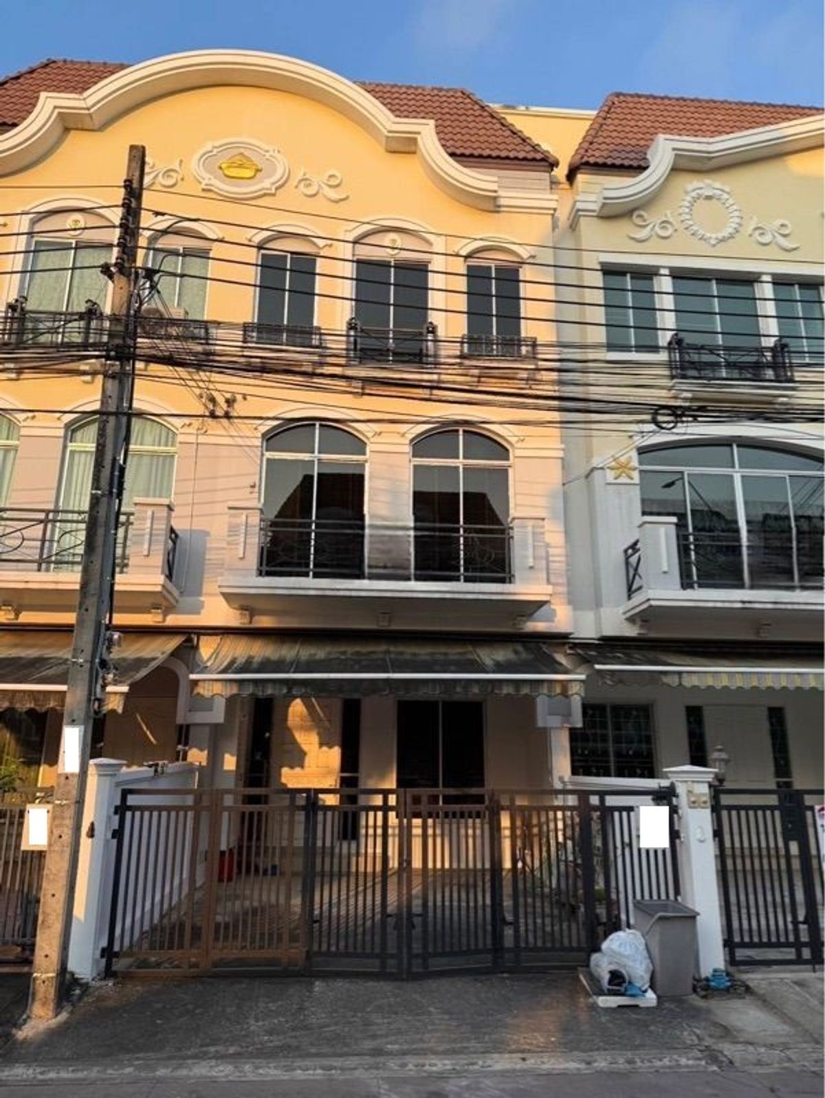 For SaleTownhomePattanakan, Srinakarin : 24 Sq. 3 bedrooms, 4 water, 3 -story townhome, Ban Klang, The Royal Monaco, Srinakarin Phatthanakan