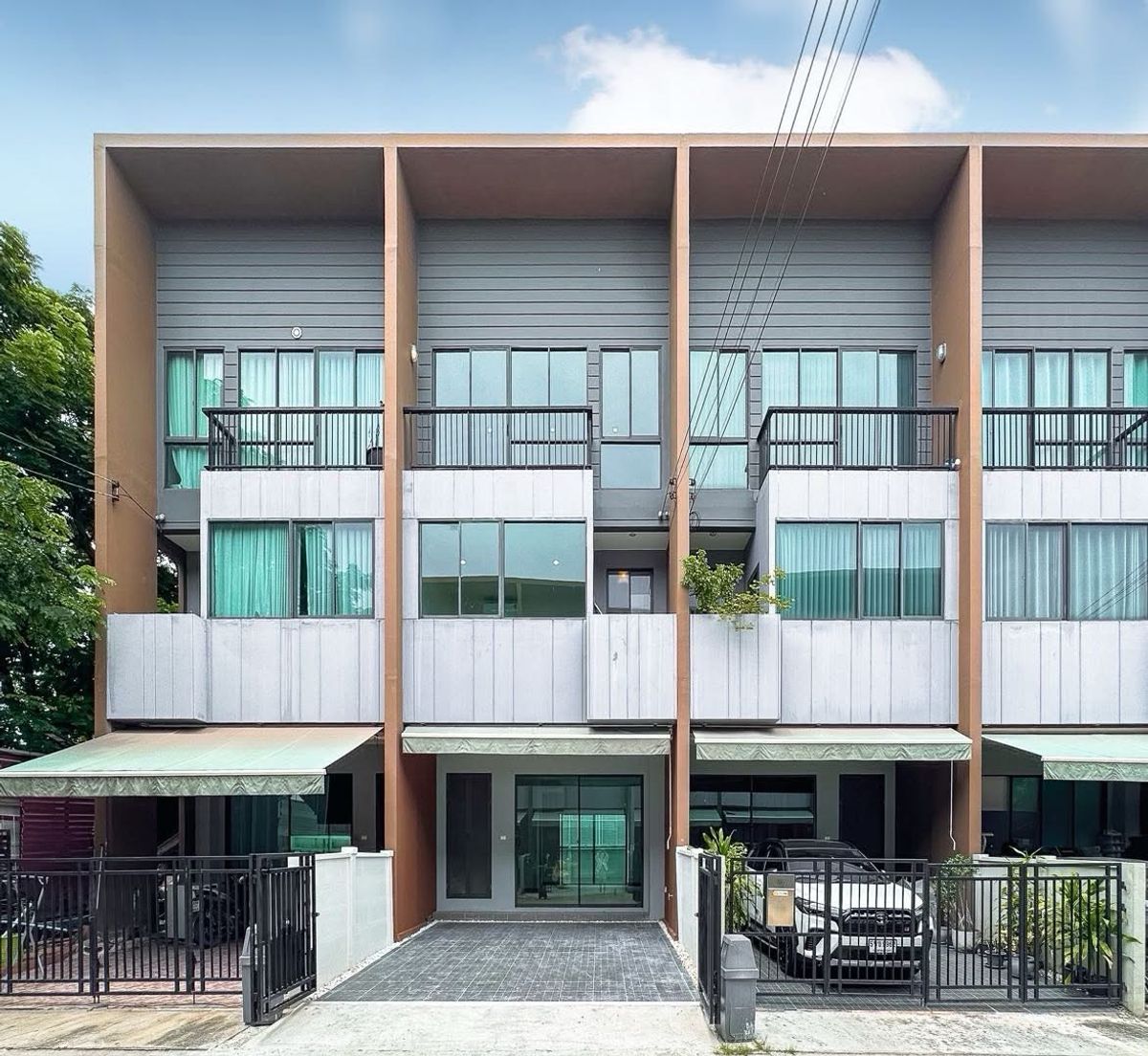 ขายทาวน์โฮมมีนบุรี-ร่มเกล้า : 🏠บ้านกลางเมือง พระราม 9 - กรุงเทพกรีฑา  เพียง 4.19 ล้านบาท‼️ ทาวน์โฮม 3 ชั้น