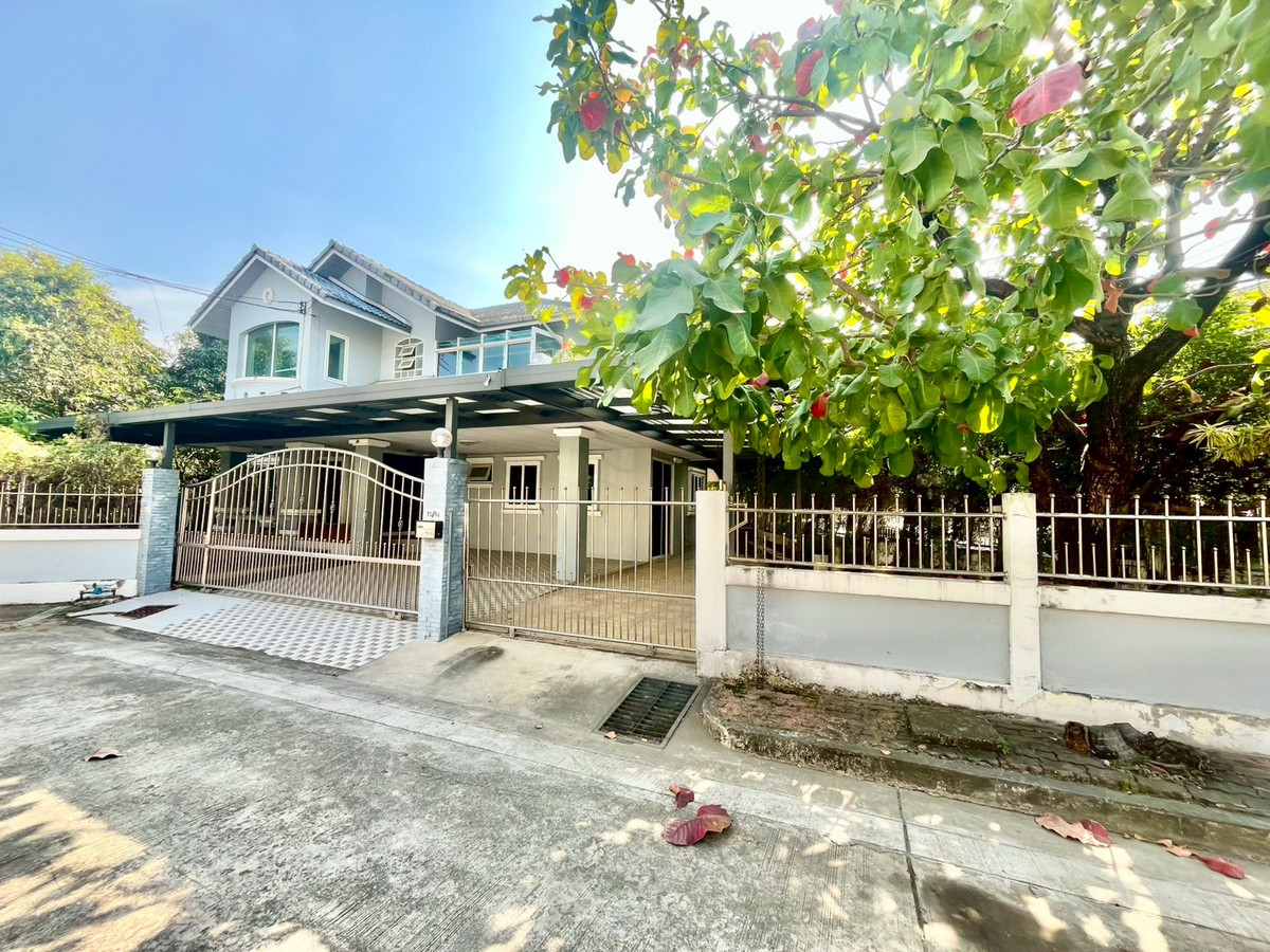 ขายบ้านวิภาวดี ดอนเมือง หลักสี่ : ขายบ้านเดี่ยว 2 ชั้น หมู่บ้านเศรณี ซ.วัดเวฬุวนาราม 18  หลังมุม เนื้อที่ 98.5 ตารางวา 3 ห้องนอน ถนนสรงประภา แขวงทุ่งสองห้อง เขตดอนเมือง จังหวัดกรุงเทพมหานคร