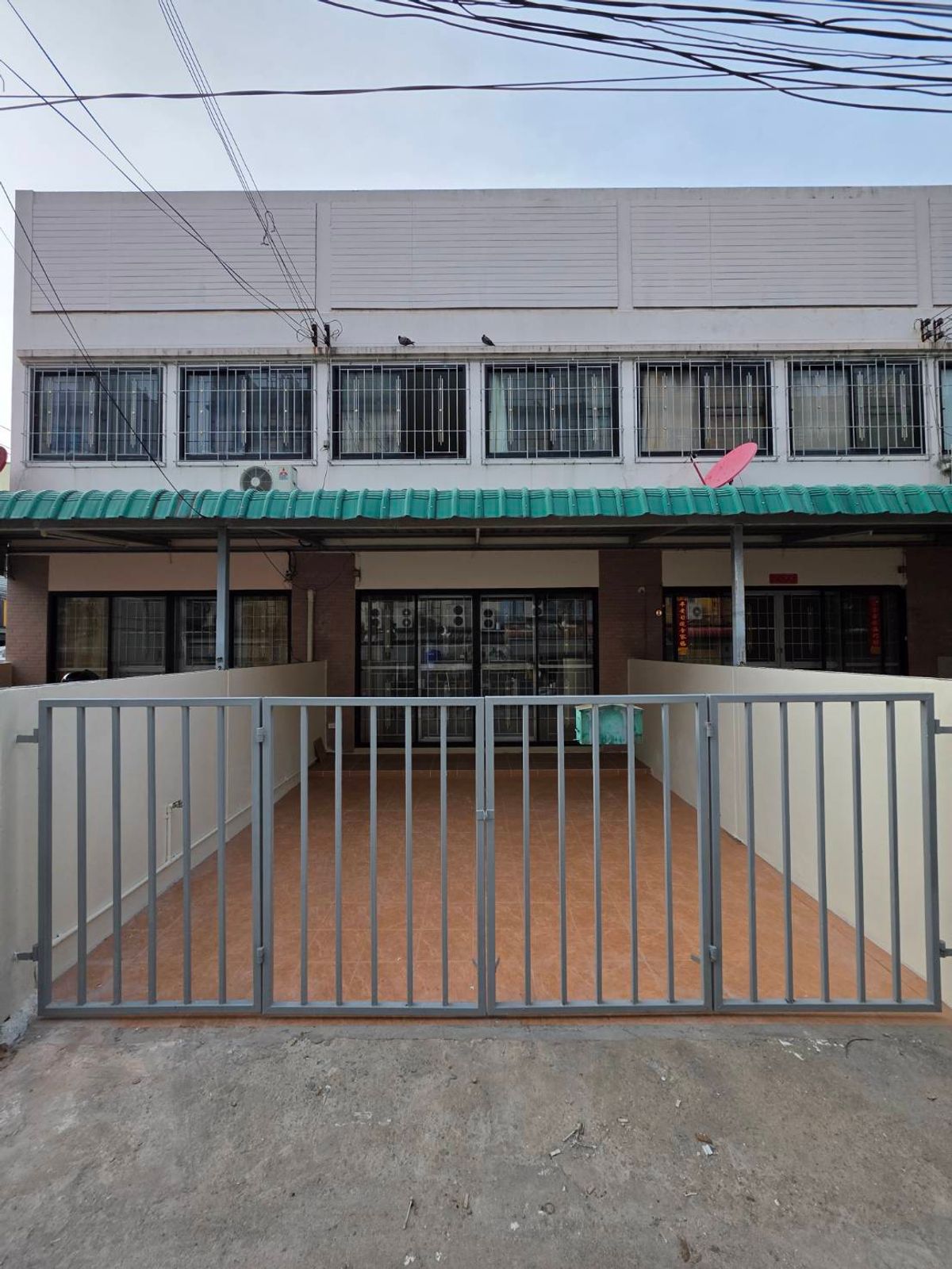 For RentTownhomeSapankwai,Jatujak : Rent a townhouse Inthamara-Ratchada zone, near MRT Sutthisan, only 4 minutes