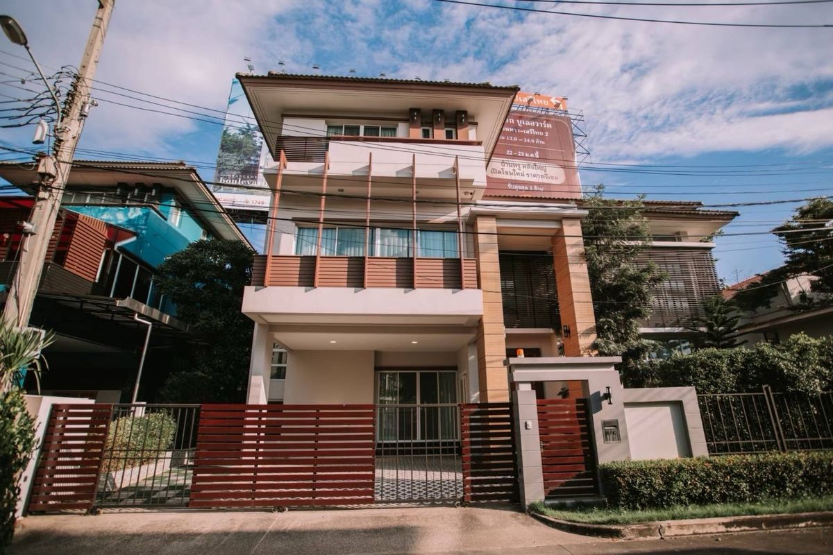 HouseKaset Nawamin,Ladplakao : ✨ [Sell/rent] Detached 3 -storey house Luxury Modern style 