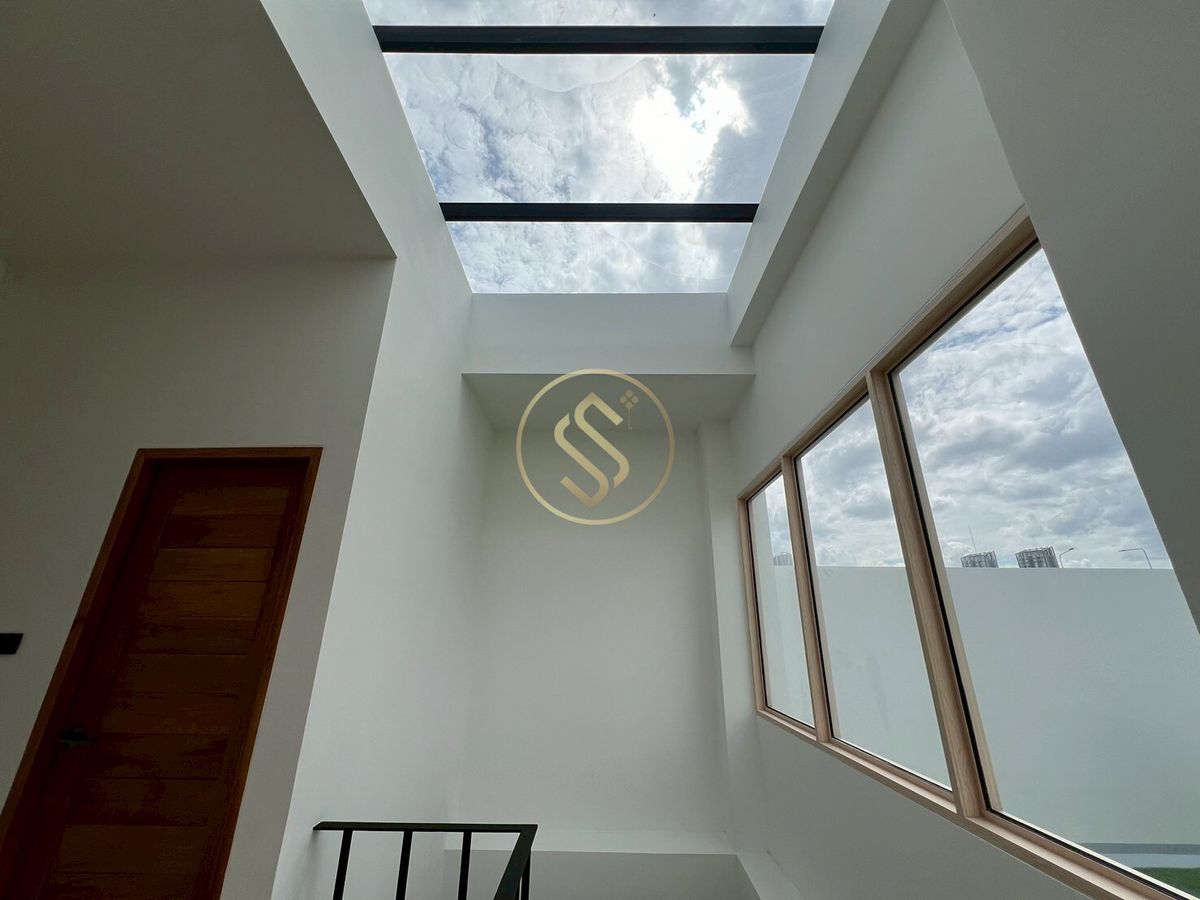 For SaleHouseAri,Anusaowaree : 3 -storey detached house for sale. Lay Ari Pradiphat, a new built house, ready to live in a good location, excellent function, ultimate utility space.