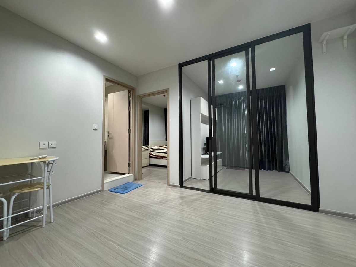 For SaleCondoThaphra, Talat Phlu, Wutthakat : (Code T044) for sale in Life Sathorn Sierra Condo next to the BTS Talat Phlu.