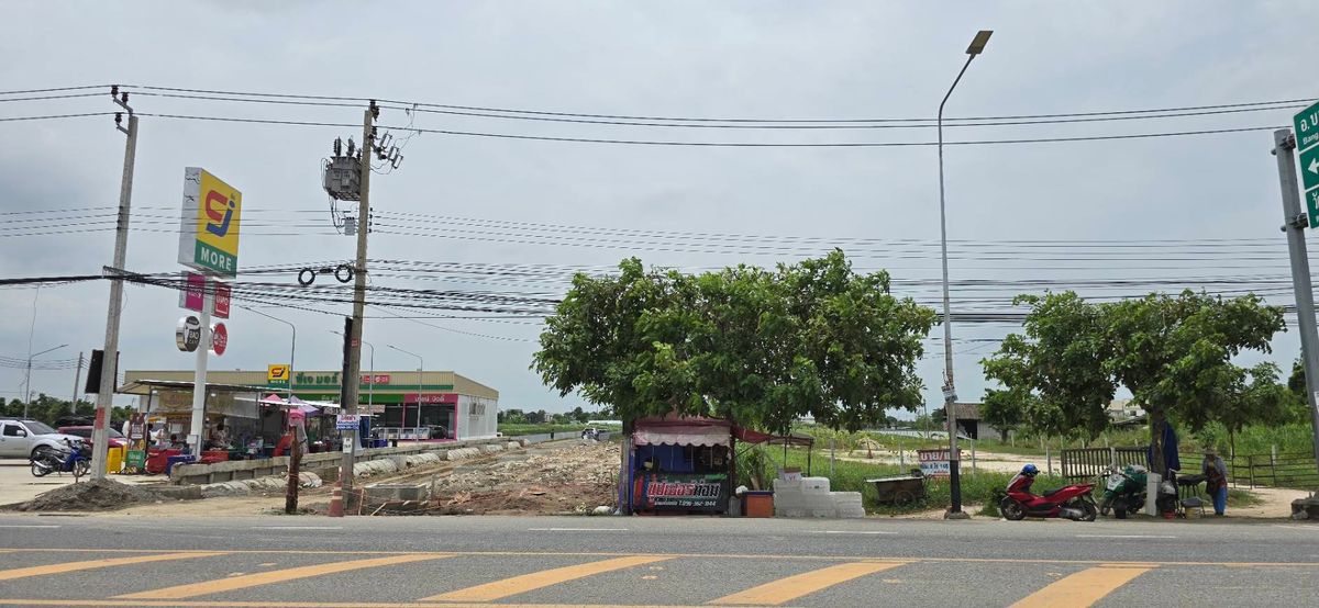 For RentLandSamut Prakan,Samrong : 1 rai of land for rent, 300 meters away from the main road, Sriwari, Lat Krabang 54, near Suvarnabhumi Airport