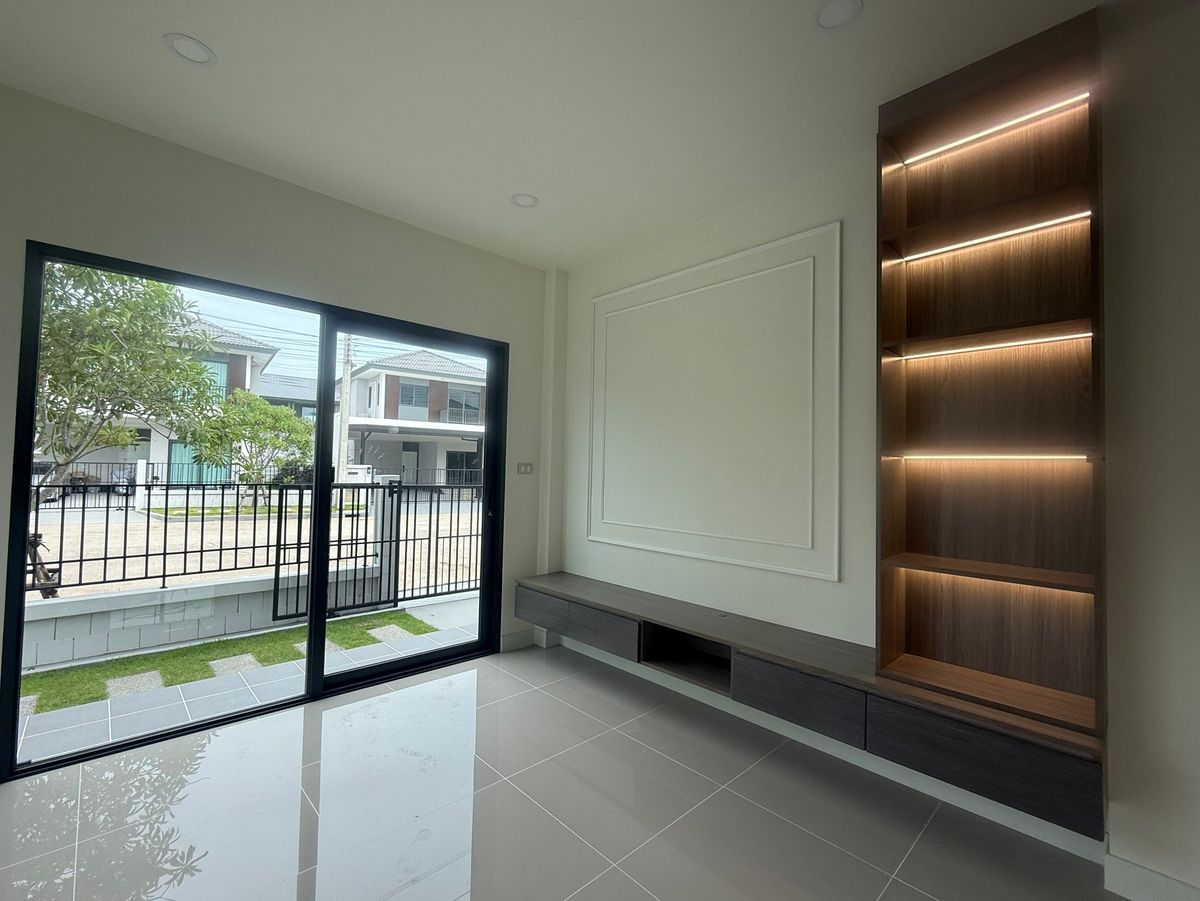 For RentHouseLadkrabang, Suwannaphum Airport : 🔥 New twin house for rent, Centro Onnut-Suvarnabhumi Project 🔥 Very convenient to travel Complete furniture and electrical appliances are ready. S2501-667