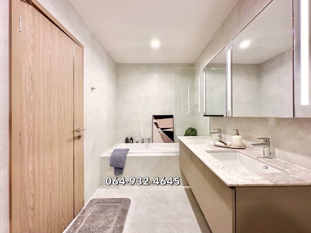 For SaleCondoOnnut, Udomsuk : Pro project! Selling a sample room in the final room Large area, Pynn, 3-bed research center, 4 water 137 sq.m., walk 1 minute to Krungthep Hospital for Exclusive Deal 064-932-4645 ken
