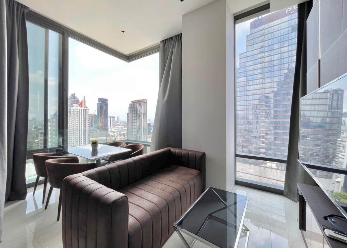 ให้เช่าคอนโดสีลม ศาลาแดง บางรัก : ให้เช่า  68,000 บาท  คอนโด Ashton Silom  