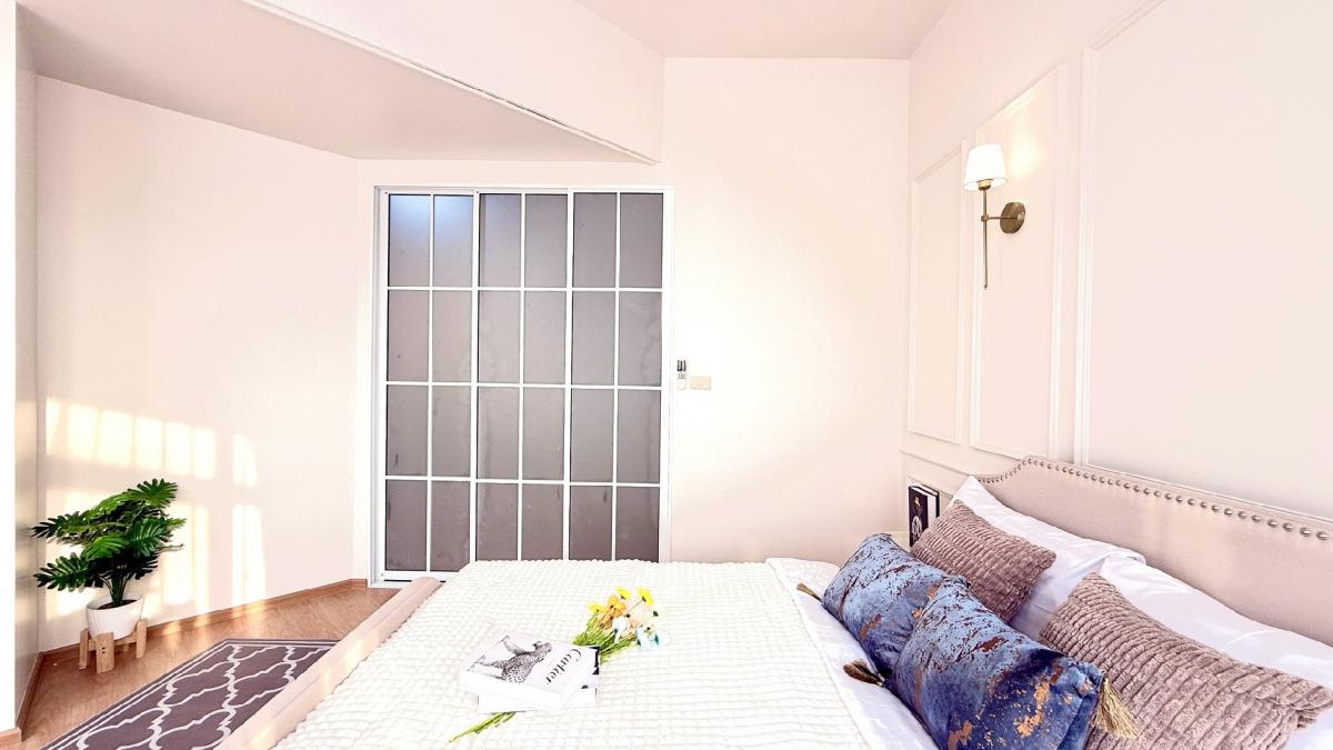 For SaleCondoRamkhamhaeng, Hua Mak : 🏬🏬fak Khapode Condo, newly decorated in the whole room Two sleeping with a new furniture, lifted the room  The room is very beautiful. Ready for you to occupy today