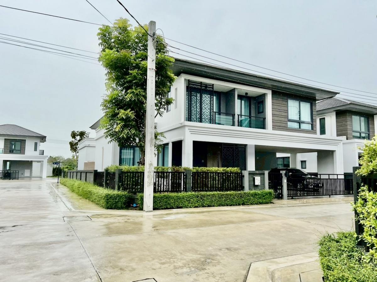For SaleHouseBangna, Bearing, Lasalle : Corner House for Sale – Grand Britania Bangna KM.12
4 Bedrooms | 6 Bathrooms