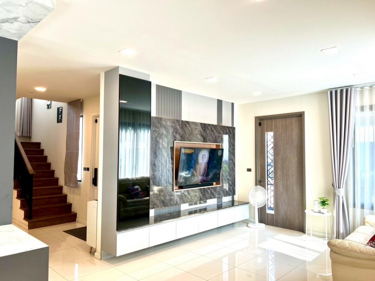 ขายบ้านบางนา แบริ่ง ลาซาล : ขายบ้านแกรนด์บริทาเนีย บางนา กม.12 หลังมุม ต้นโครงการ 4ห้องนอน 6ห้องน้ำ