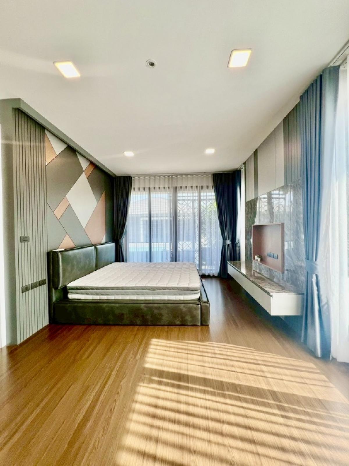 ขายบ้านบางนา แบริ่ง ลาซาล : ขายบ้านแกรนด์บริทาเนีย บางนา กม.12 หลังมุม ต้นโครงการ 4ห้องนอน 6ห้องน้ำ