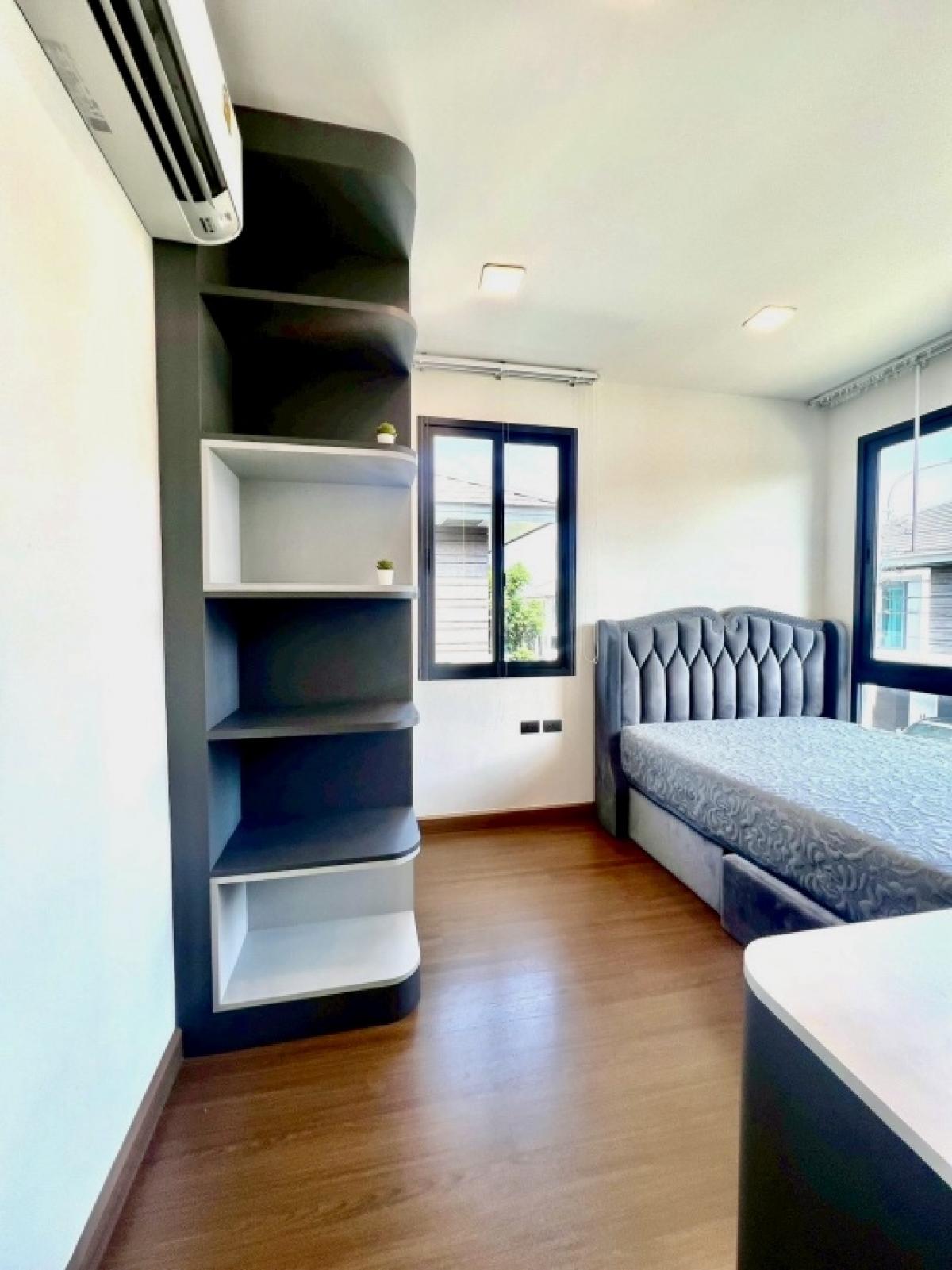 ขายบ้านบางนา แบริ่ง ลาซาล : ขายบ้านแกรนด์บริทาเนีย บางนา กม.12 หลังมุม ต้นโครงการ 4ห้องนอน 6ห้องน้ำ