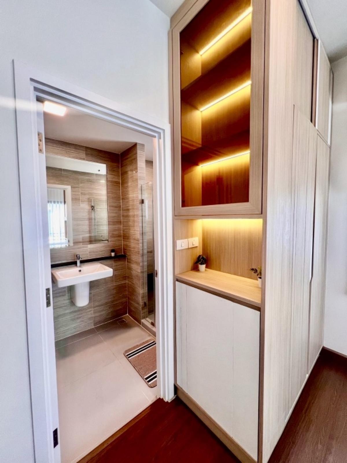 ขายบ้านบางนา แบริ่ง ลาซาล : ขายบ้านแกรนด์บริทาเนีย บางนา กม.12 หลังมุม ต้นโครงการ 4ห้องนอน 6ห้องน้ำ