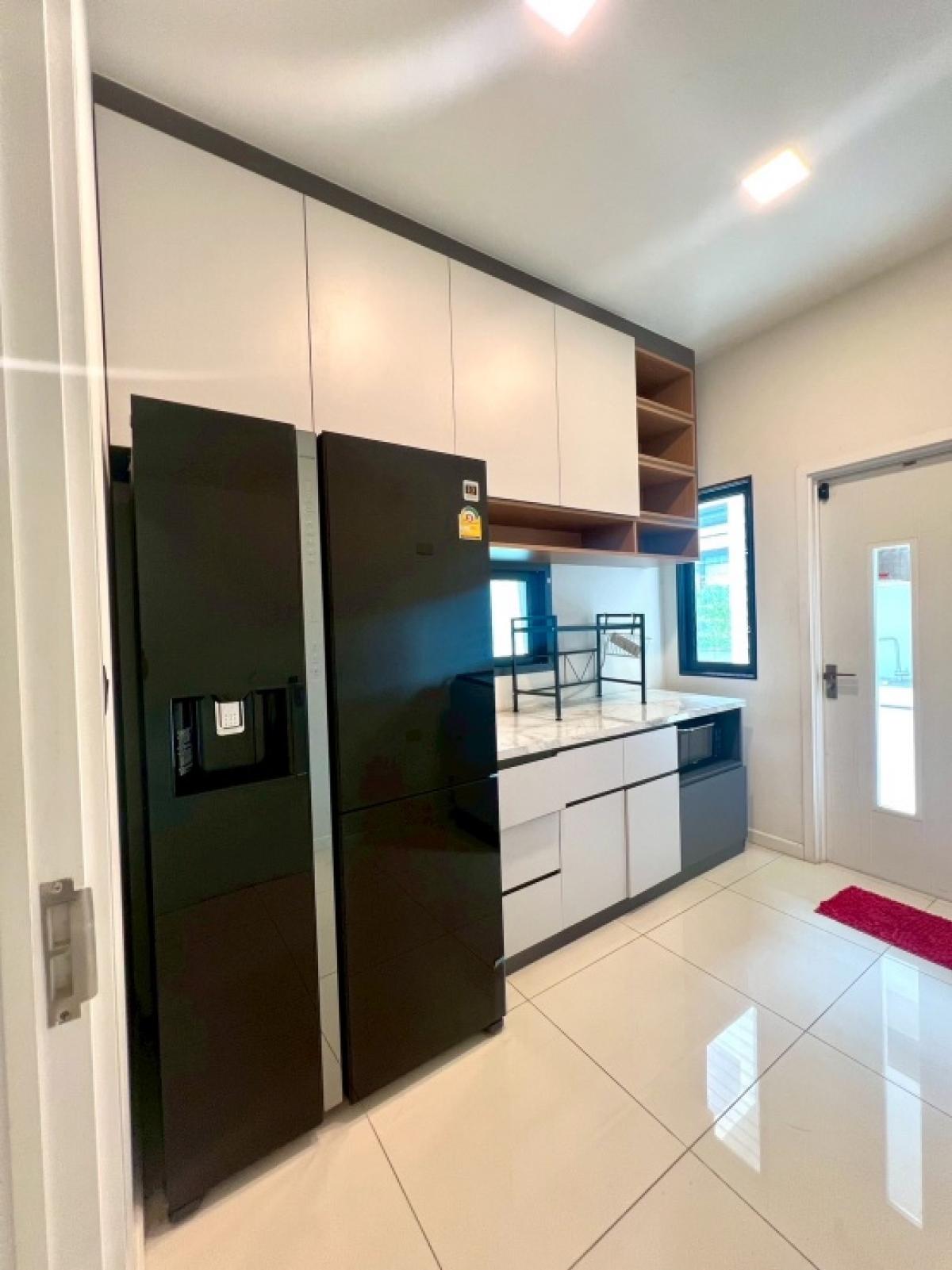 ขายบ้านบางนา แบริ่ง ลาซาล : ขายบ้านแกรนด์บริทาเนีย บางนา กม.12 หลังมุม ต้นโครงการ 4ห้องนอน 6ห้องน้ำ