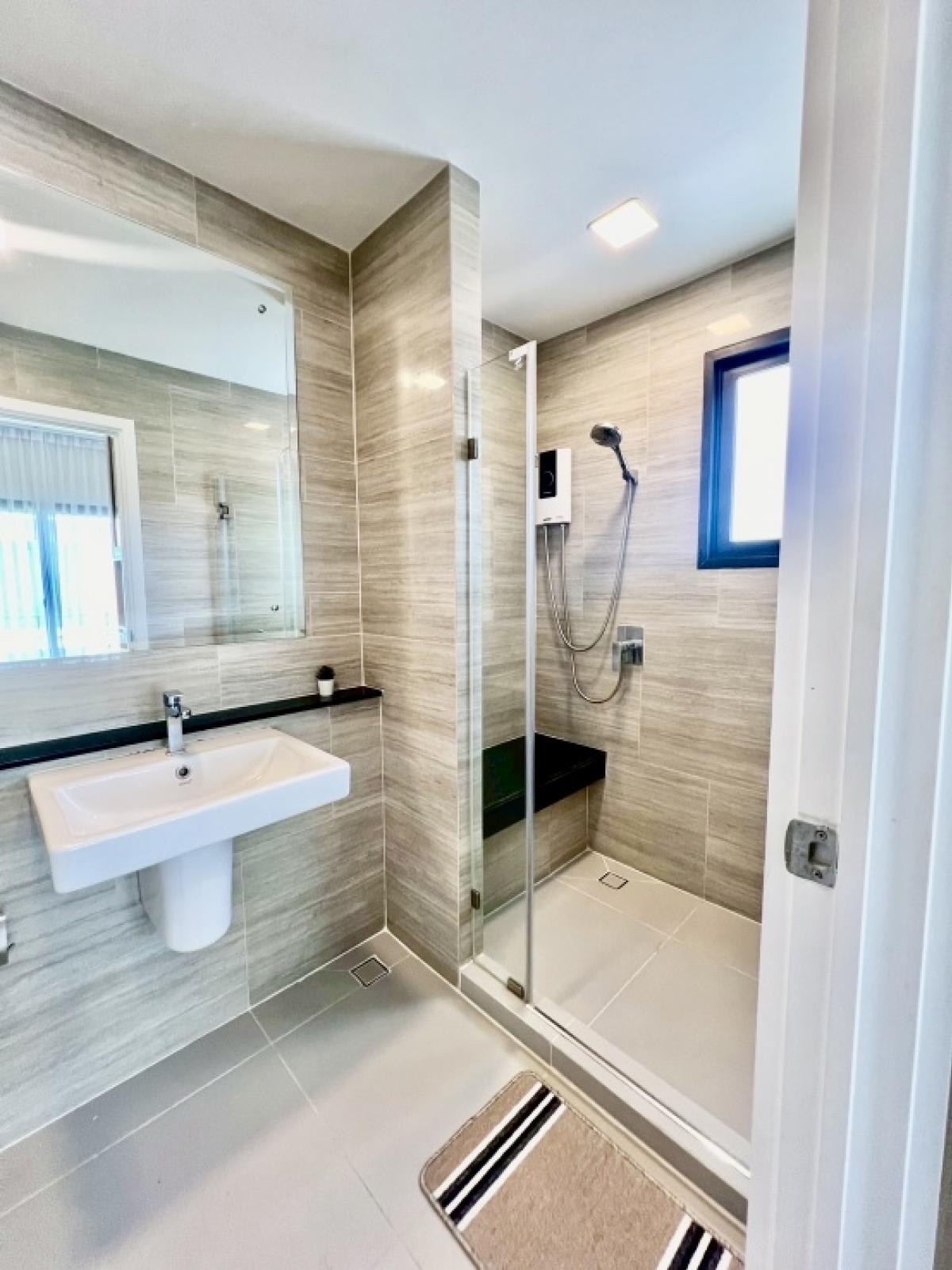 ขายบ้านบางนา แบริ่ง ลาซาล : ขายบ้านแกรนด์บริทาเนีย บางนา กม.12 หลังมุม ต้นโครงการ 4ห้องนอน 6ห้องน้ำ