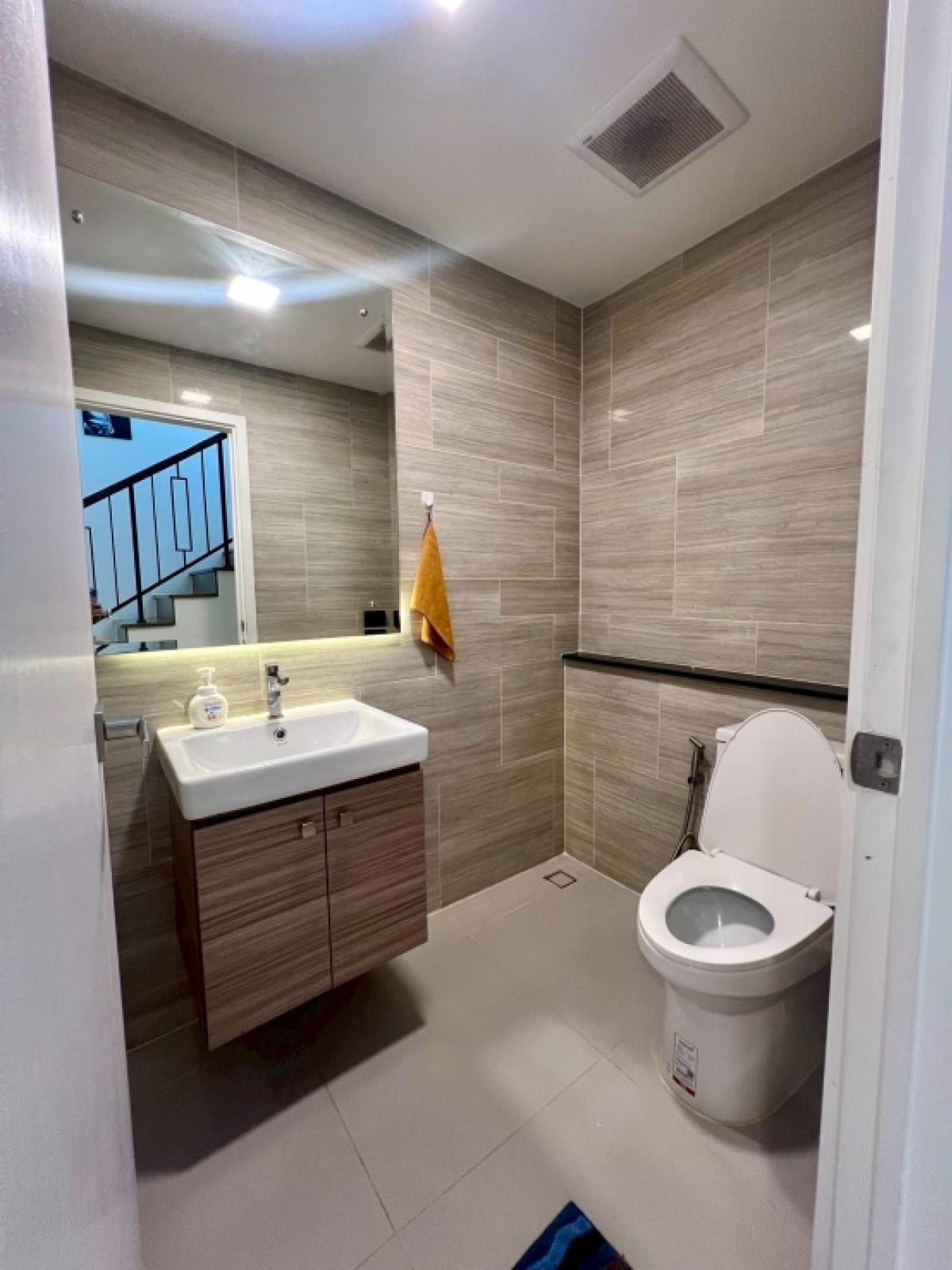 ขายบ้านบางนา แบริ่ง ลาซาล : ขายบ้านแกรนด์บริทาเนีย บางนา กม.12 หลังมุม ต้นโครงการ 4ห้องนอน 6ห้องน้ำ