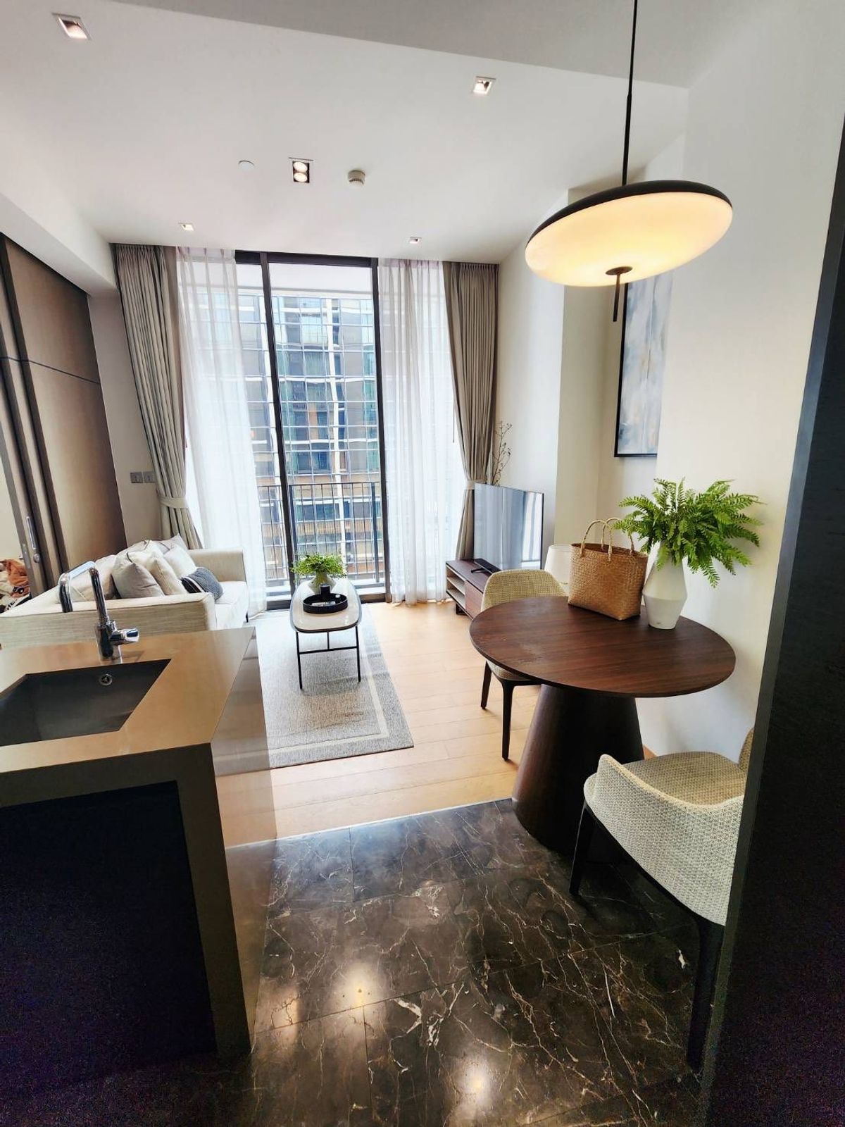 For RentCondoWitthayu, Chidlom, Langsuan, Ploenchit : Luxury condo for rent 28 Chidlom great location, BTS Chidlom near Phloen Chit, Central embassy, Central World 
